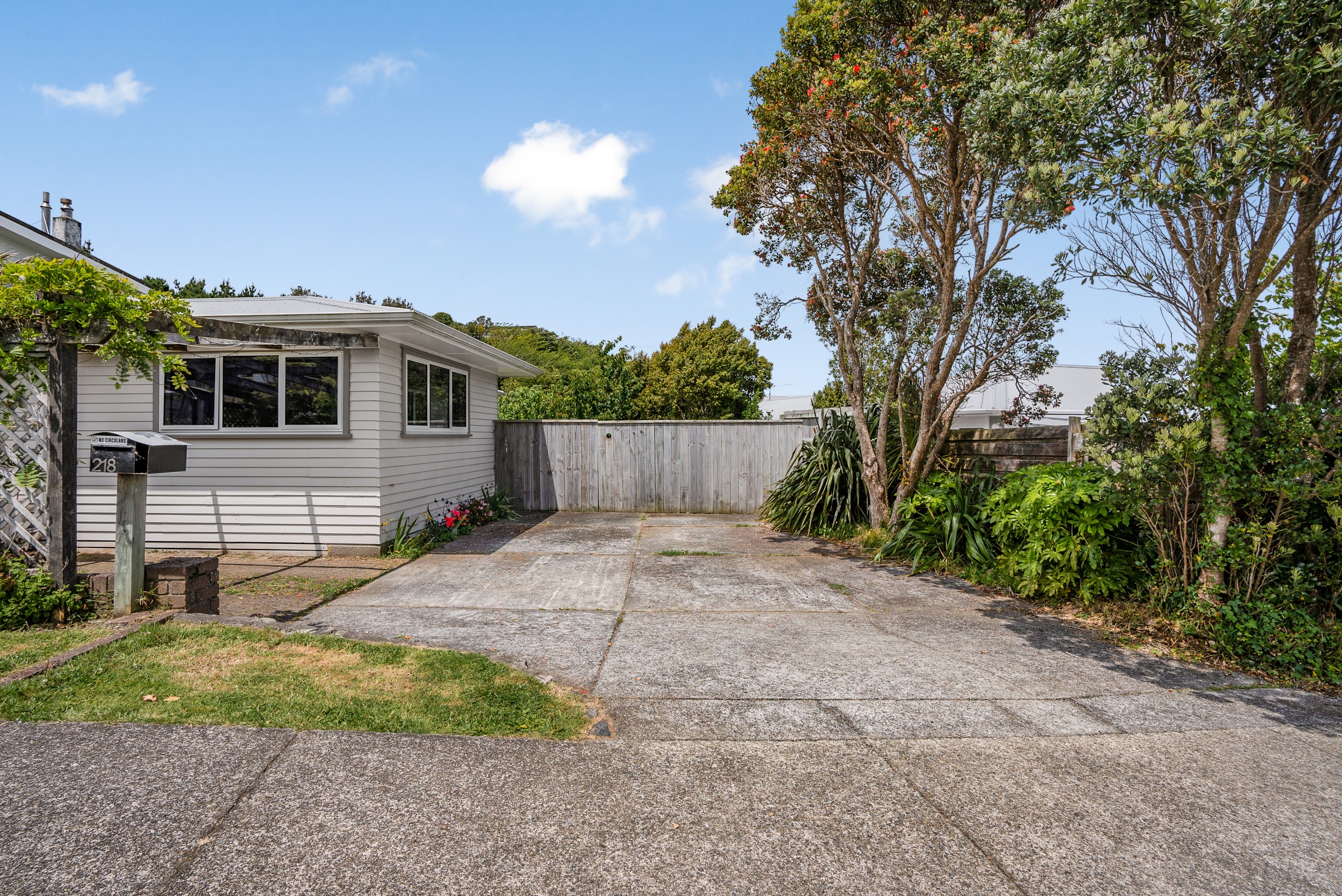 218 Dowse Drive, Maungaraki, Lower Hutt City