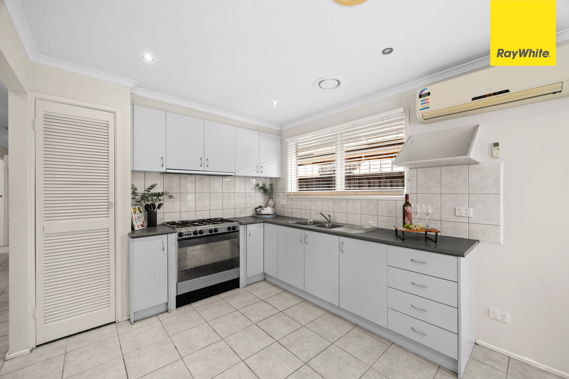 20 Perry Close — photo 14 of 22