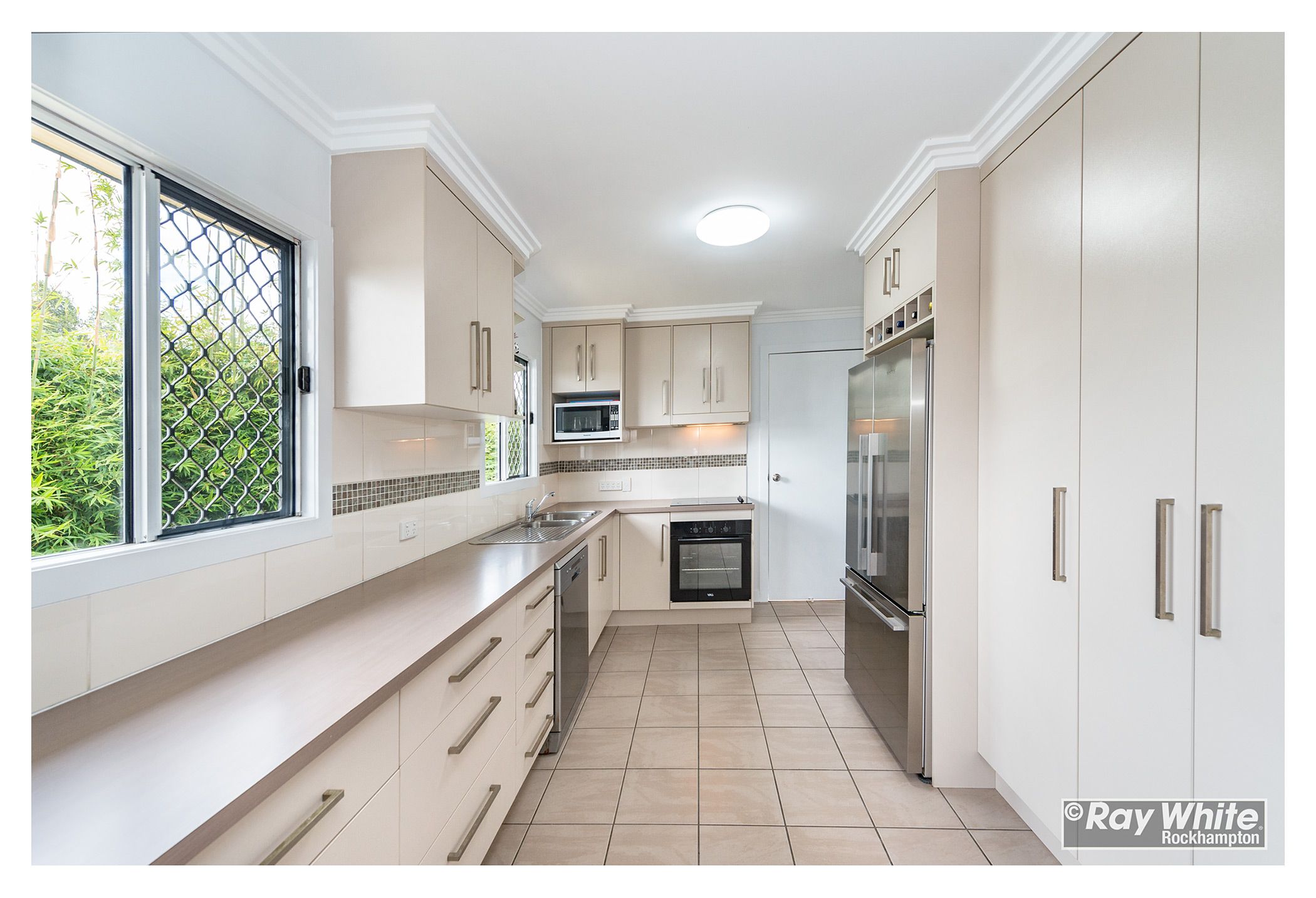 224 Richardson Road, Park Avenue, QLD 4701