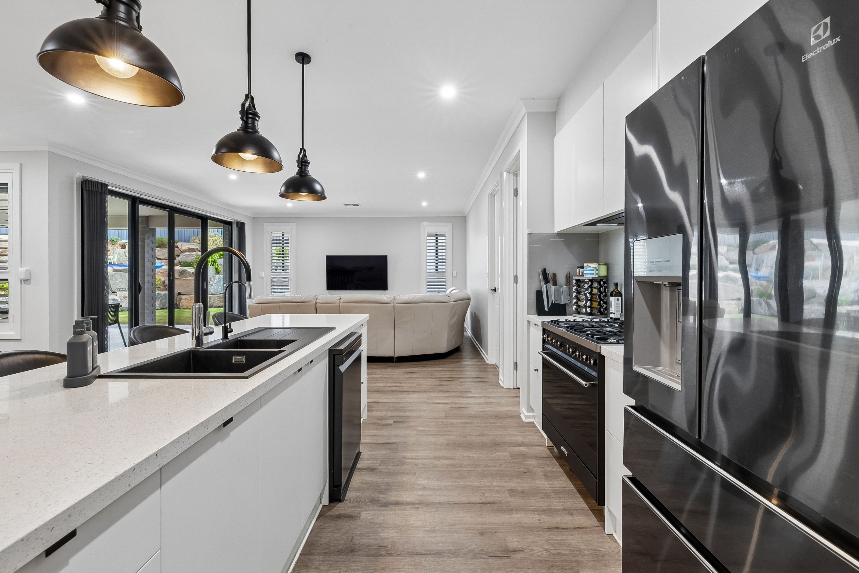 6 Ivan Court — photo 4 of 27