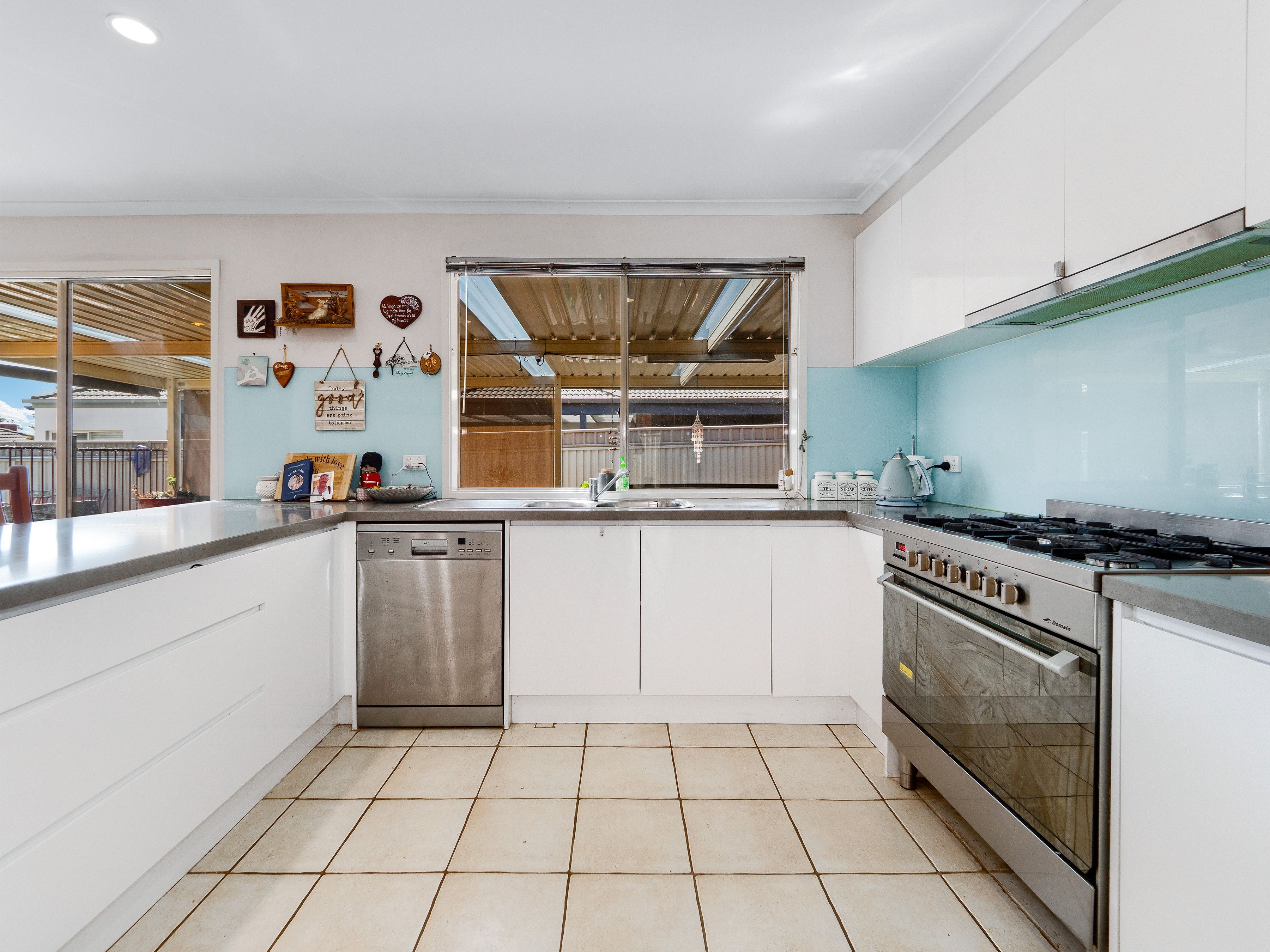 17 Gatehouse Parade, Cranbourne East, VIC 3977