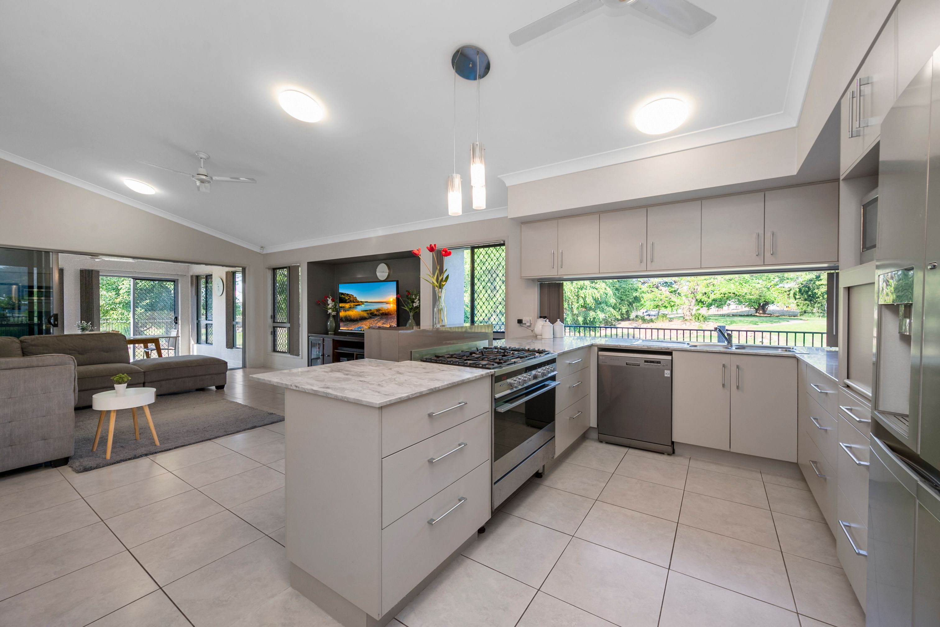32 Huxley Crescent, Oonoonba, QLD 4811