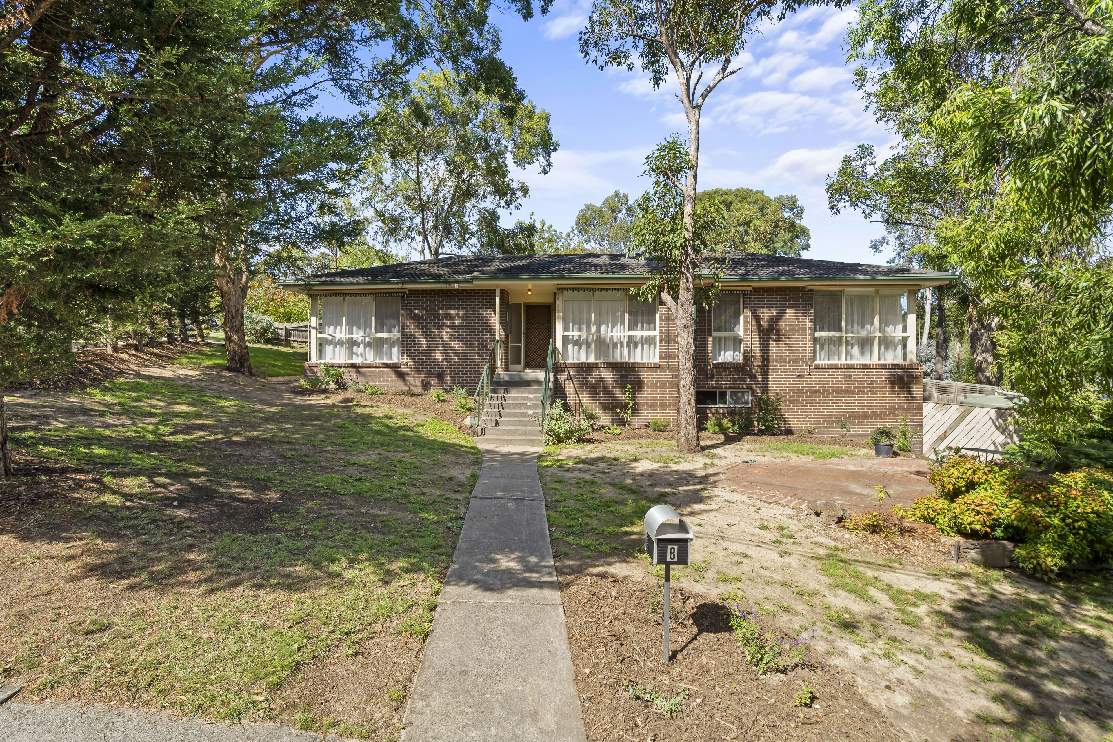 8 Renshaw Drive, Eltham, VIC 3095