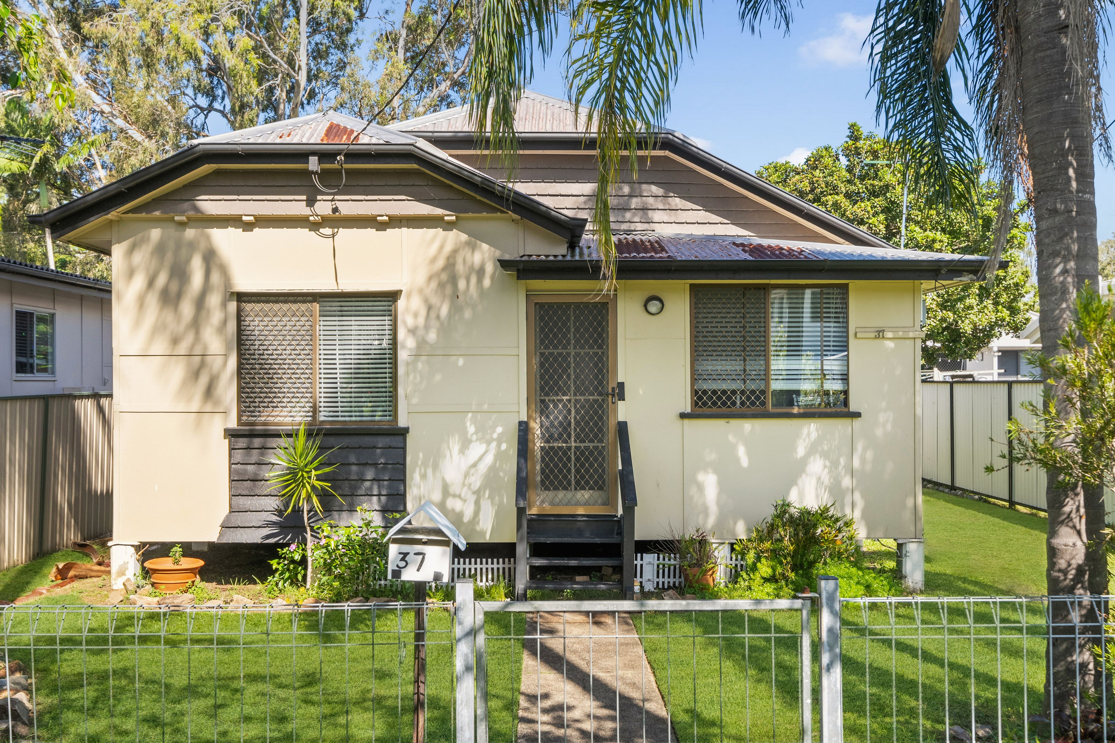 37 Yacht Street, Clontarf QLD 4019