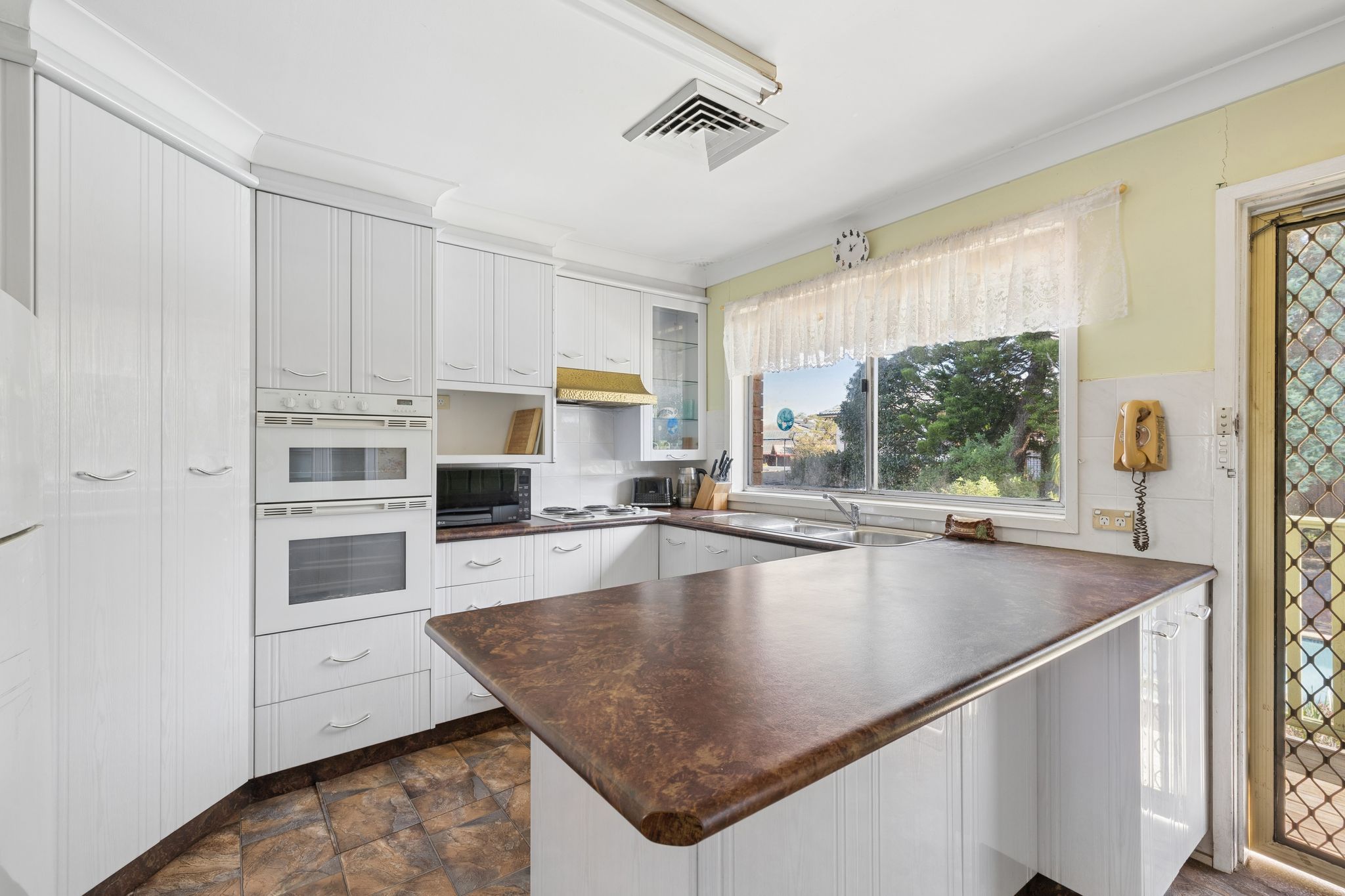 12 McDougall Avenue — photo 5 of 17