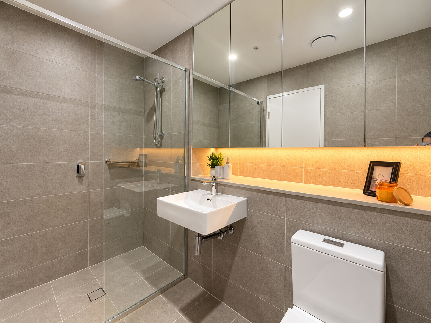 807/20B Hasluck Street — photo 14 of 21