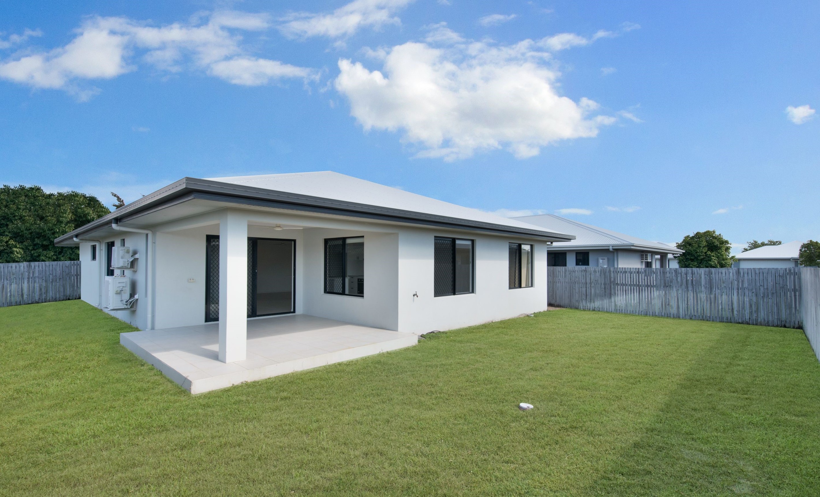 10 Wineglass Bay Avenue, Mount Low, QLD 4818
