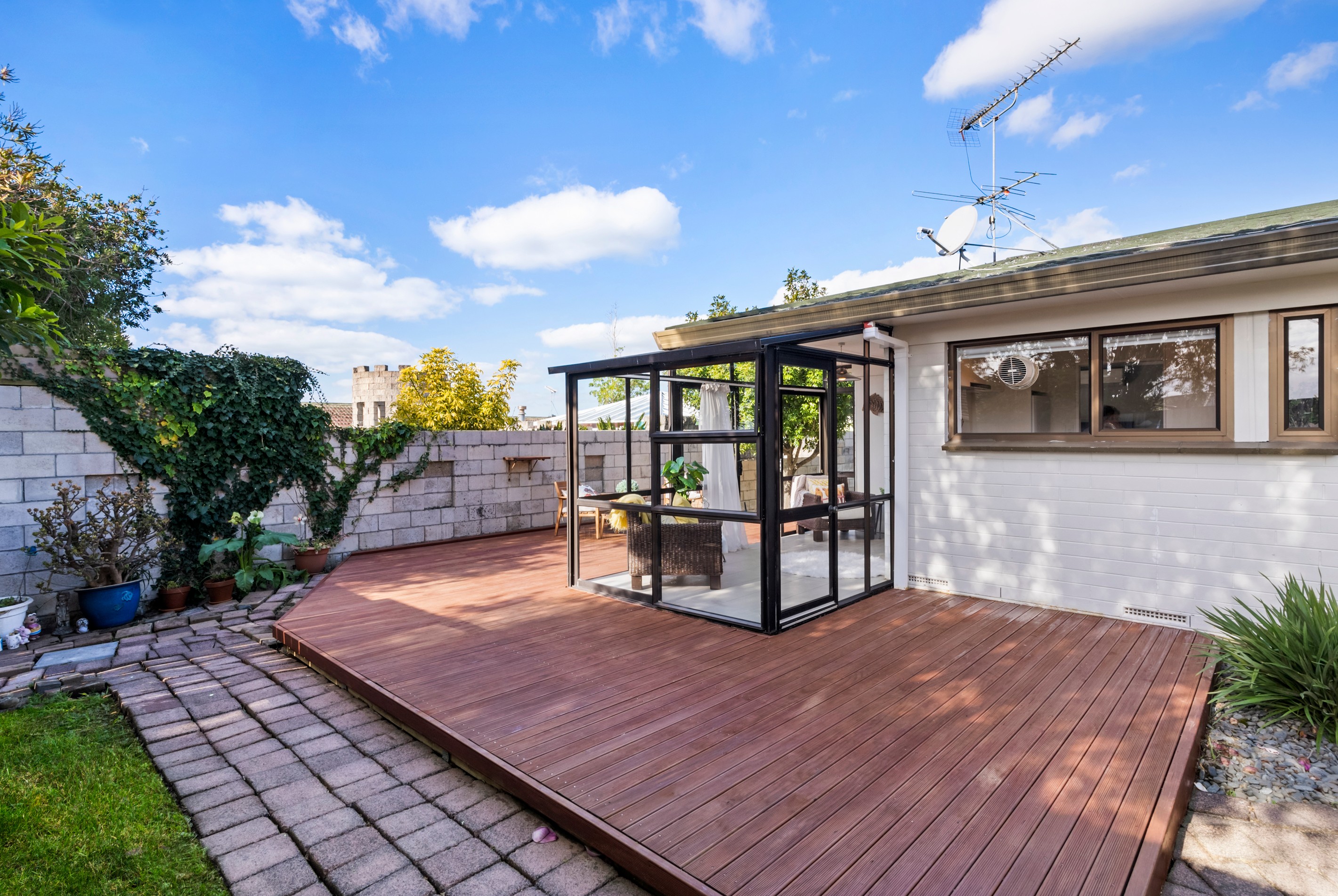 27B Prince Regent Drive, Half Moon Bay, Manukau City