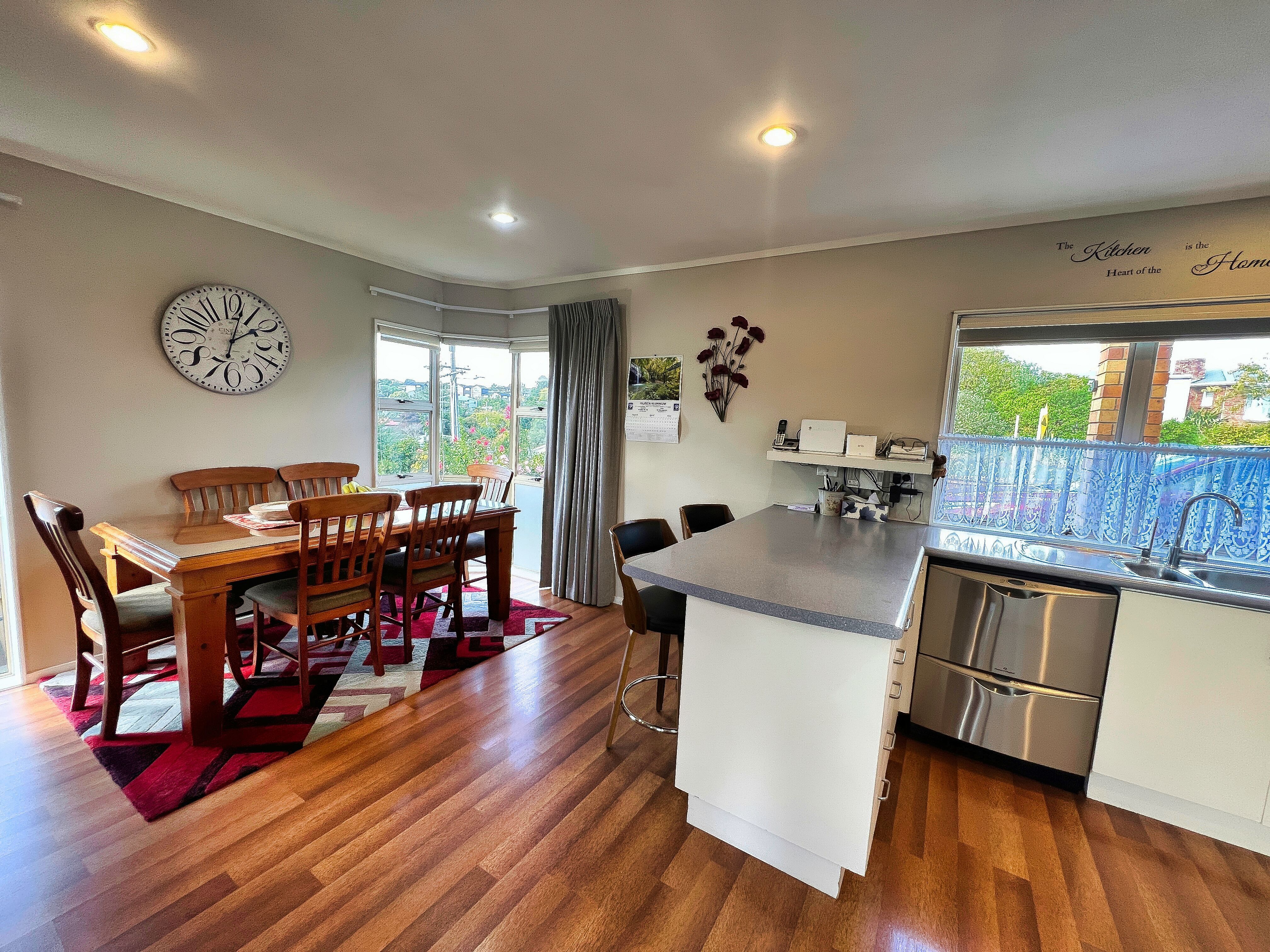 11 Wattle Road, Sunnyvale, Waitakere City