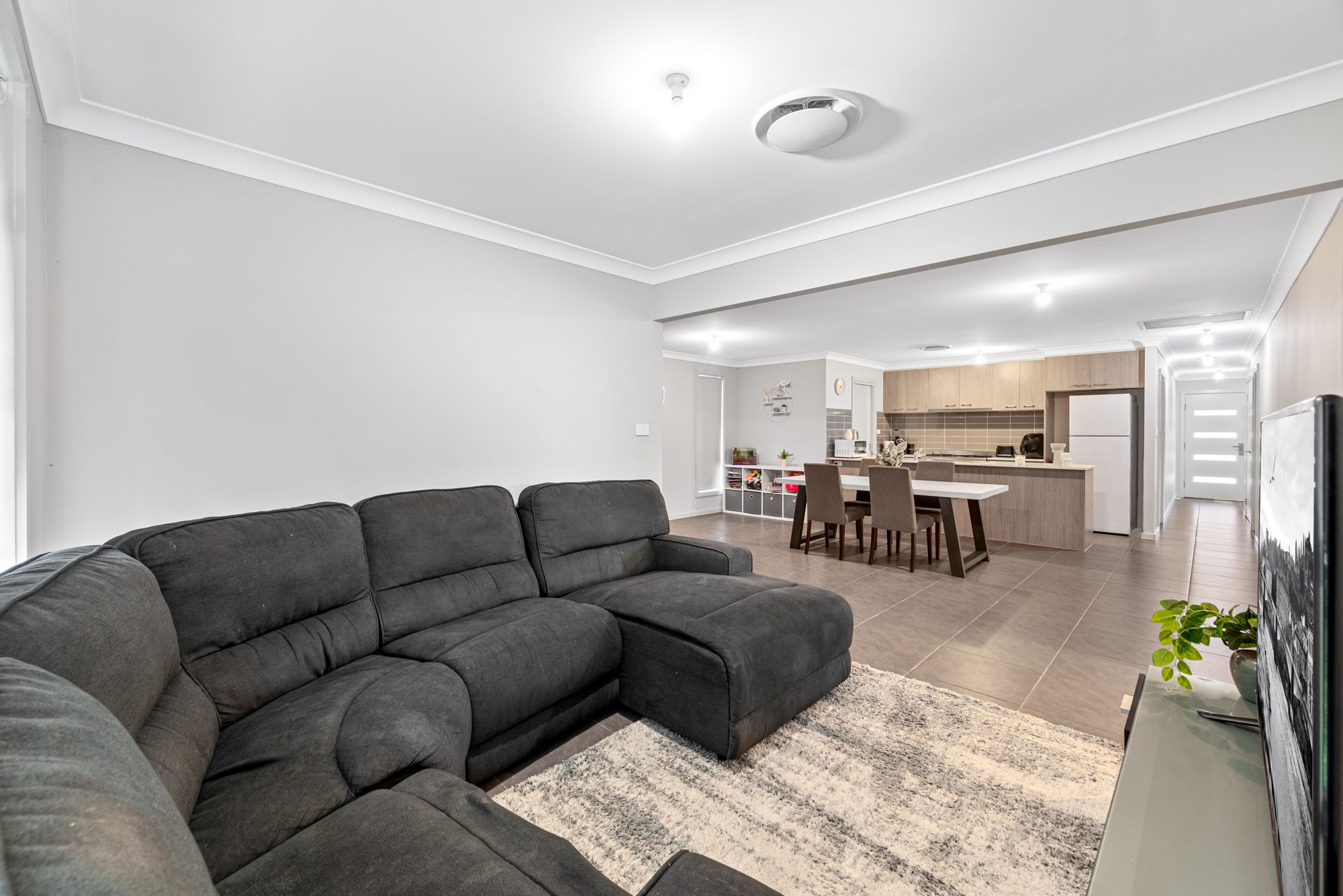25 Jennings Crescent, Spring Farm, NSW 2570