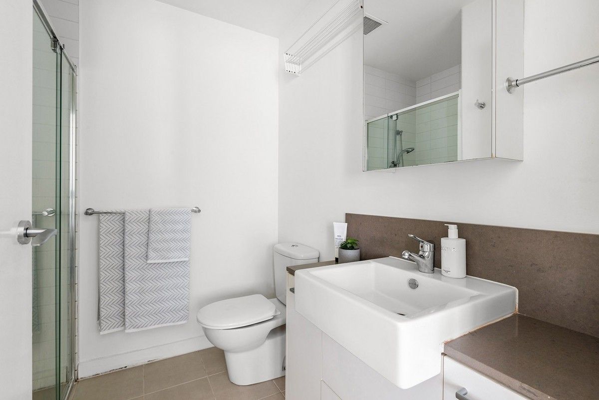 204/33 Cliveden Close — photo 5 of 16