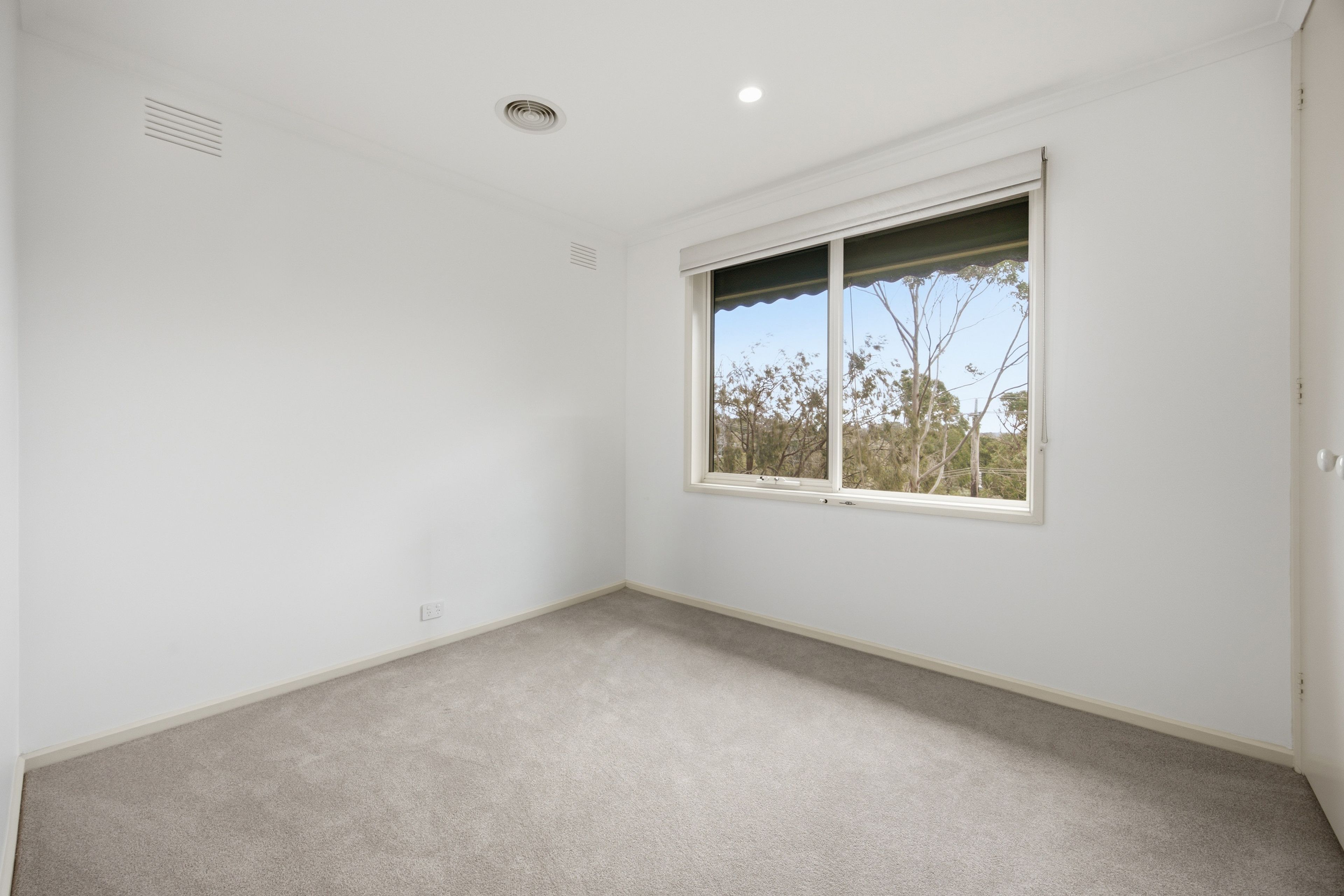 2 Nicholas Court — photo 13 of 17