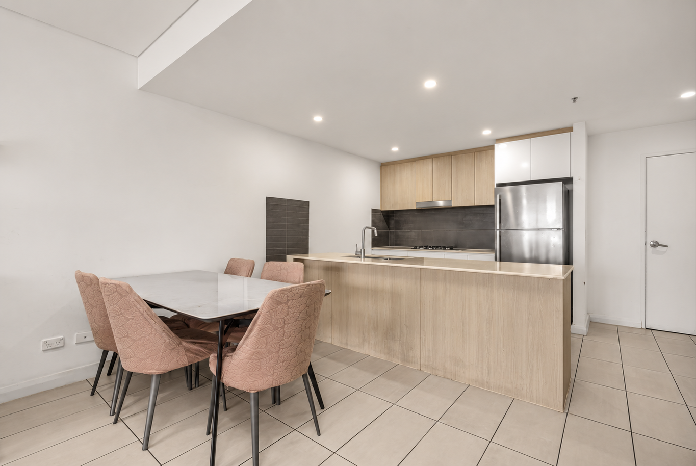 303/93 Auburn Road — photo 4 of 11