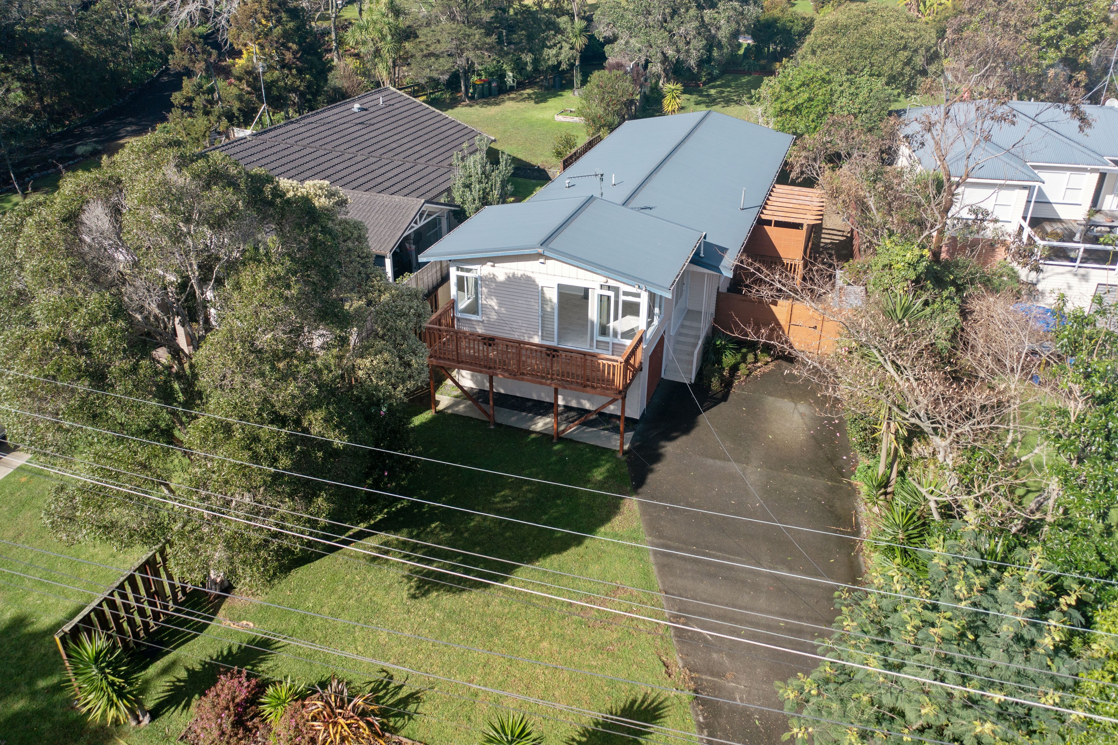 90 Cliff View Drive, Green Bay, Waitakere City