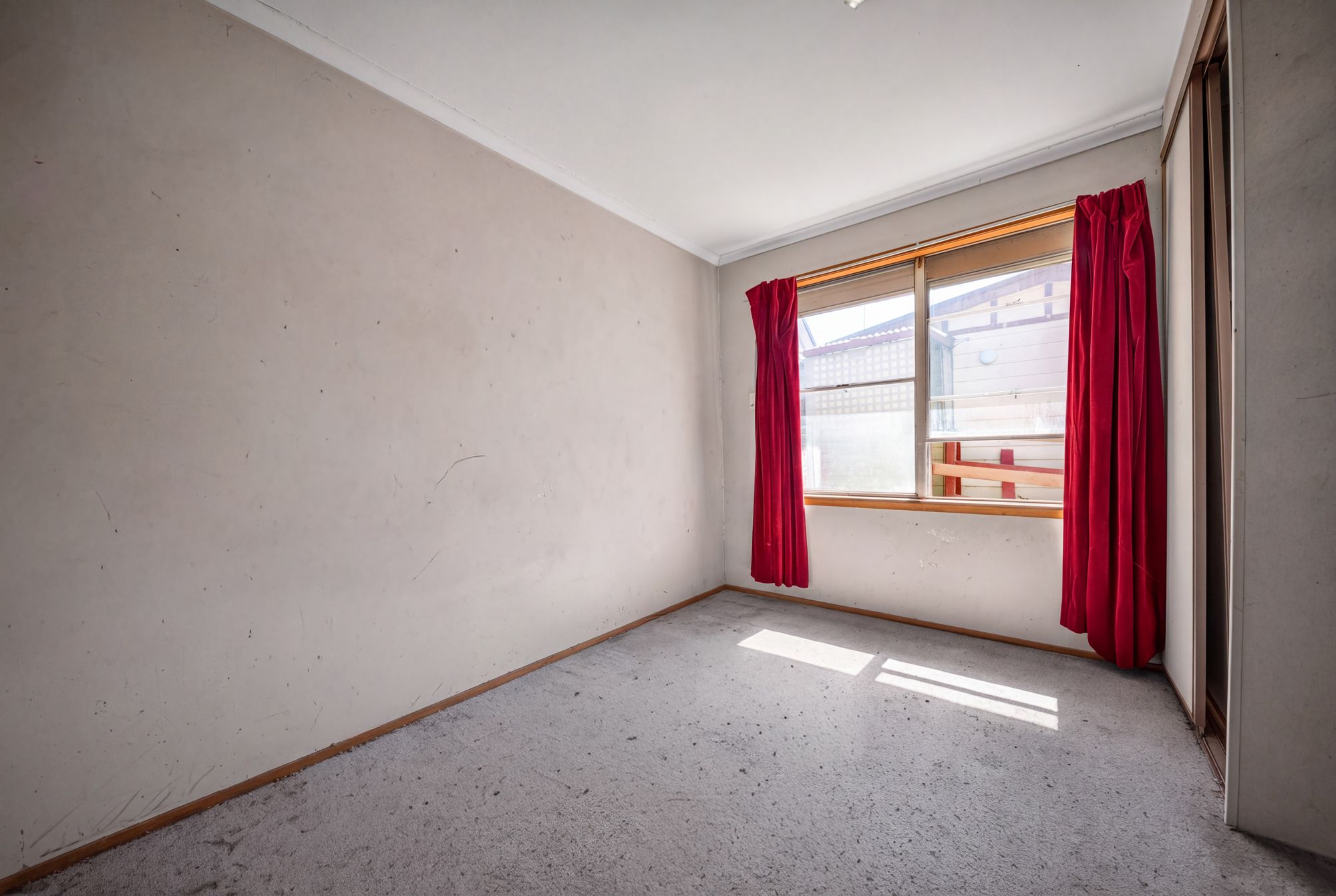 27 Robertson Crescent — photo 11 of 20