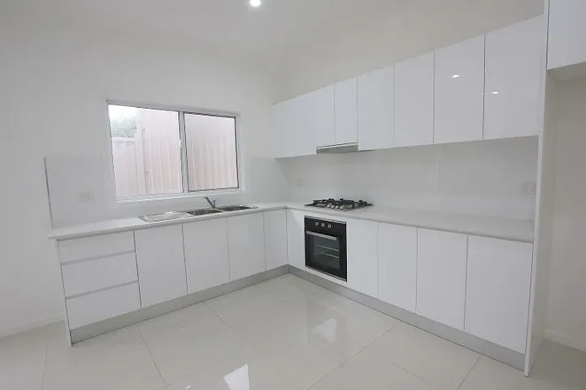 37A Brudenell Avenue — photo 3 of 8
