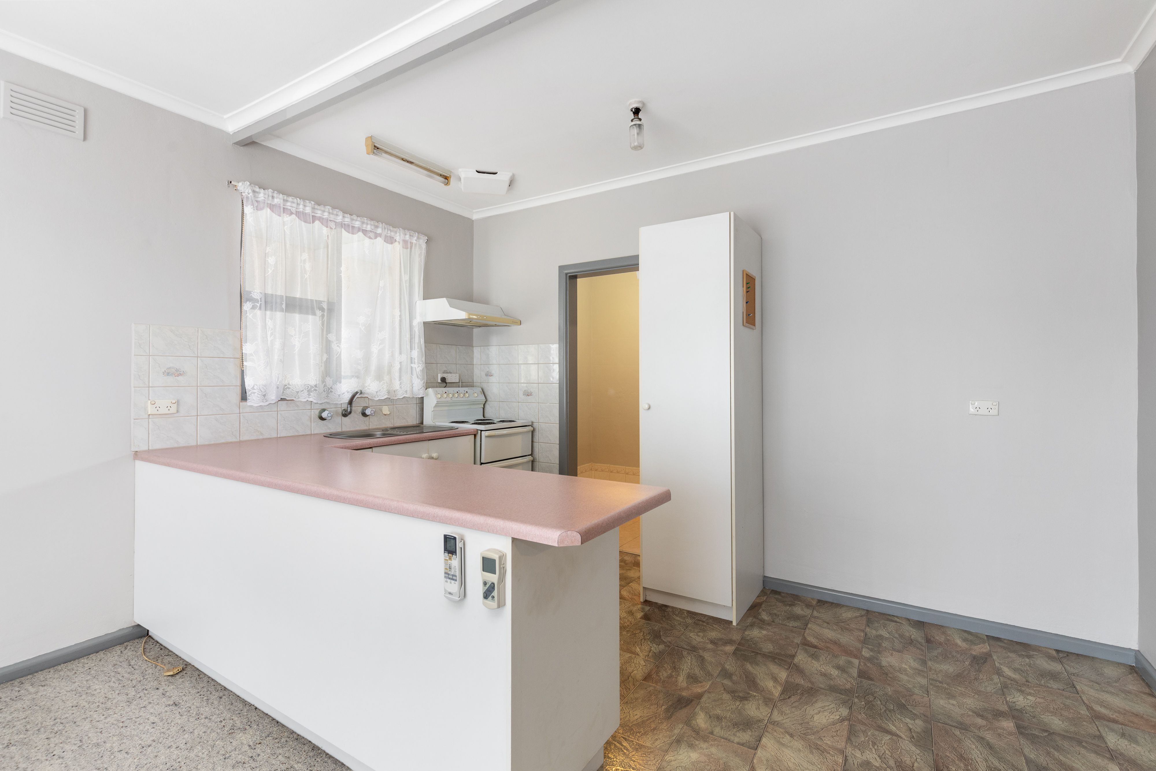 3/42 Jubilee Highway East — photo 4 of 13