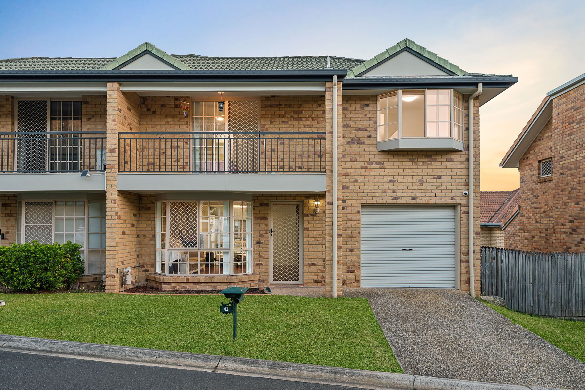 42/1162 Cavendish Road — photo from Ray White Holland Park