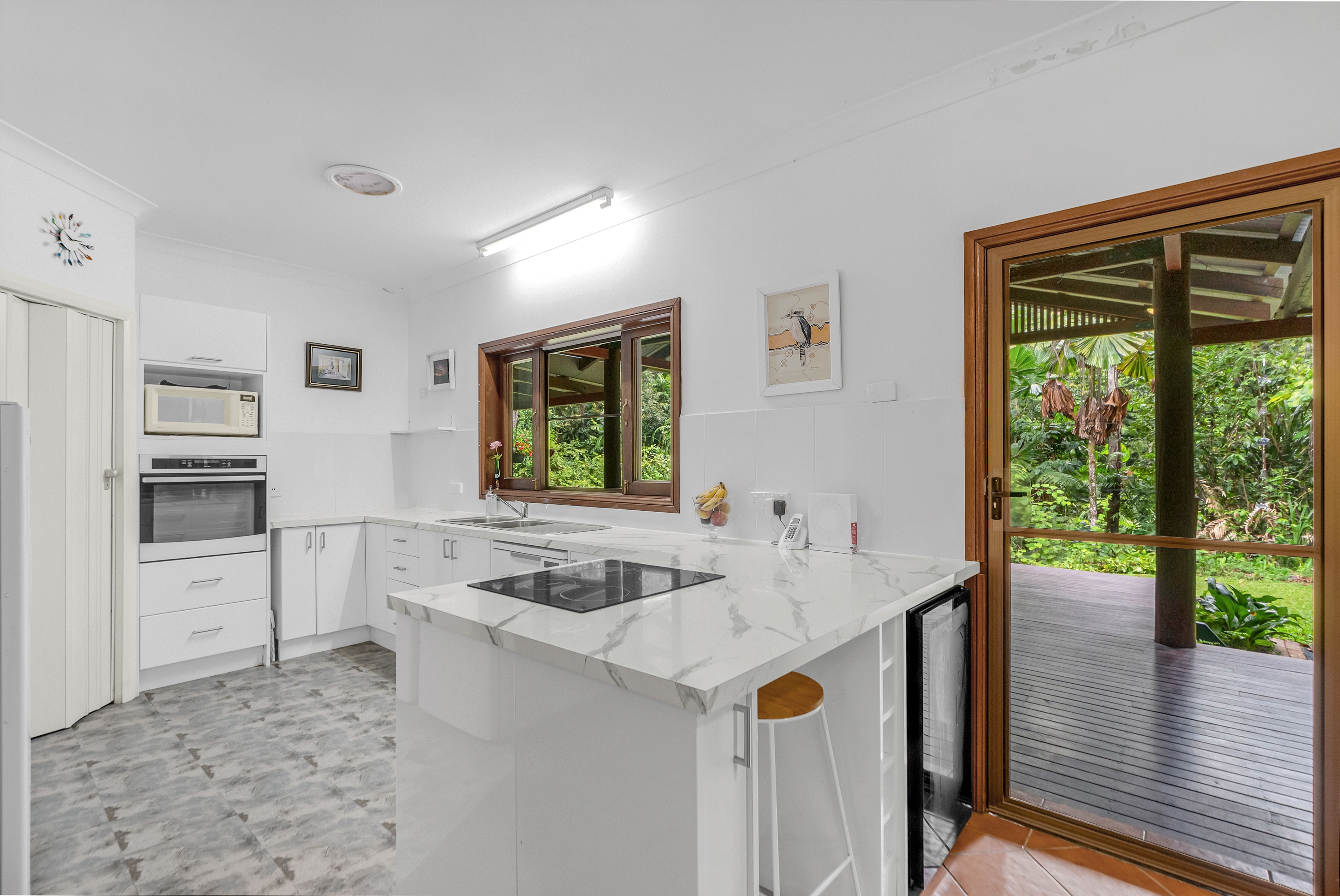 27 Gregory Terrace — photo 4 of 21