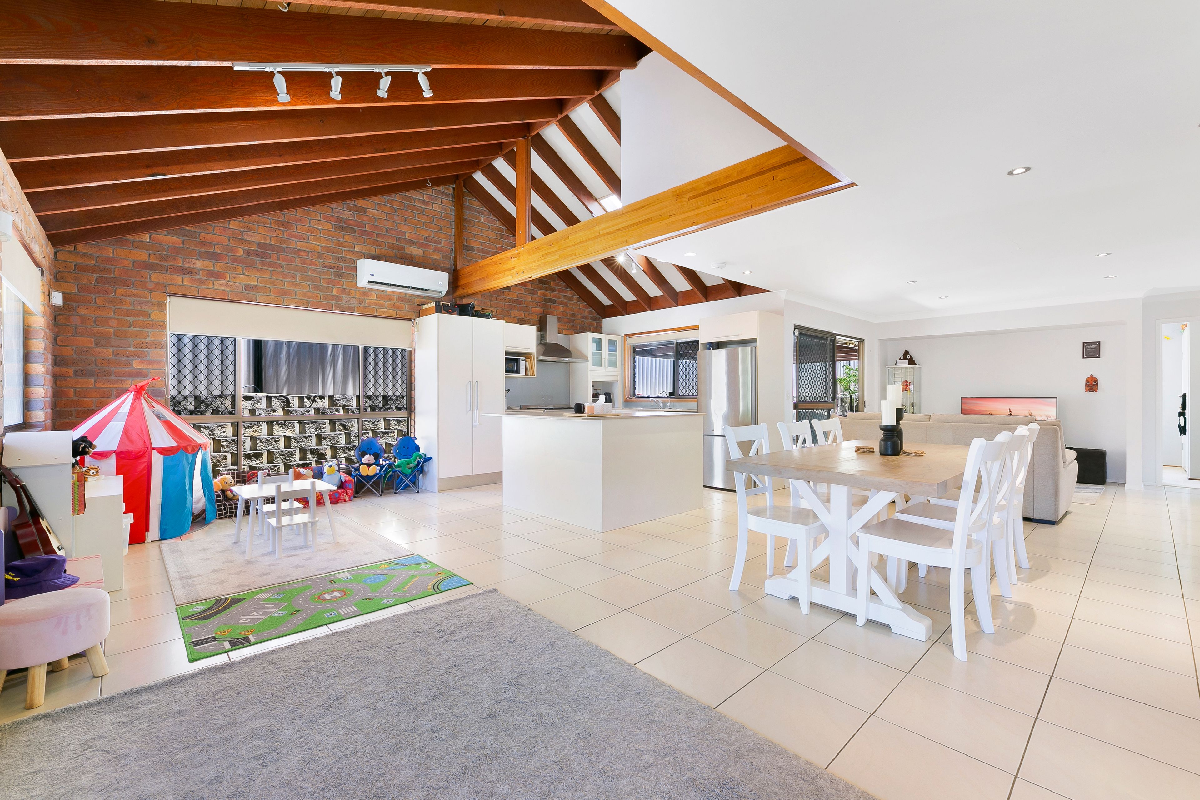 8 Wilga Court, Ashmore, QLD 4214