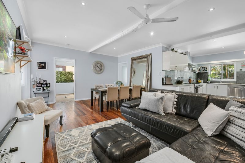 20 Milton Avenue, Paradise Point, QLD 4216