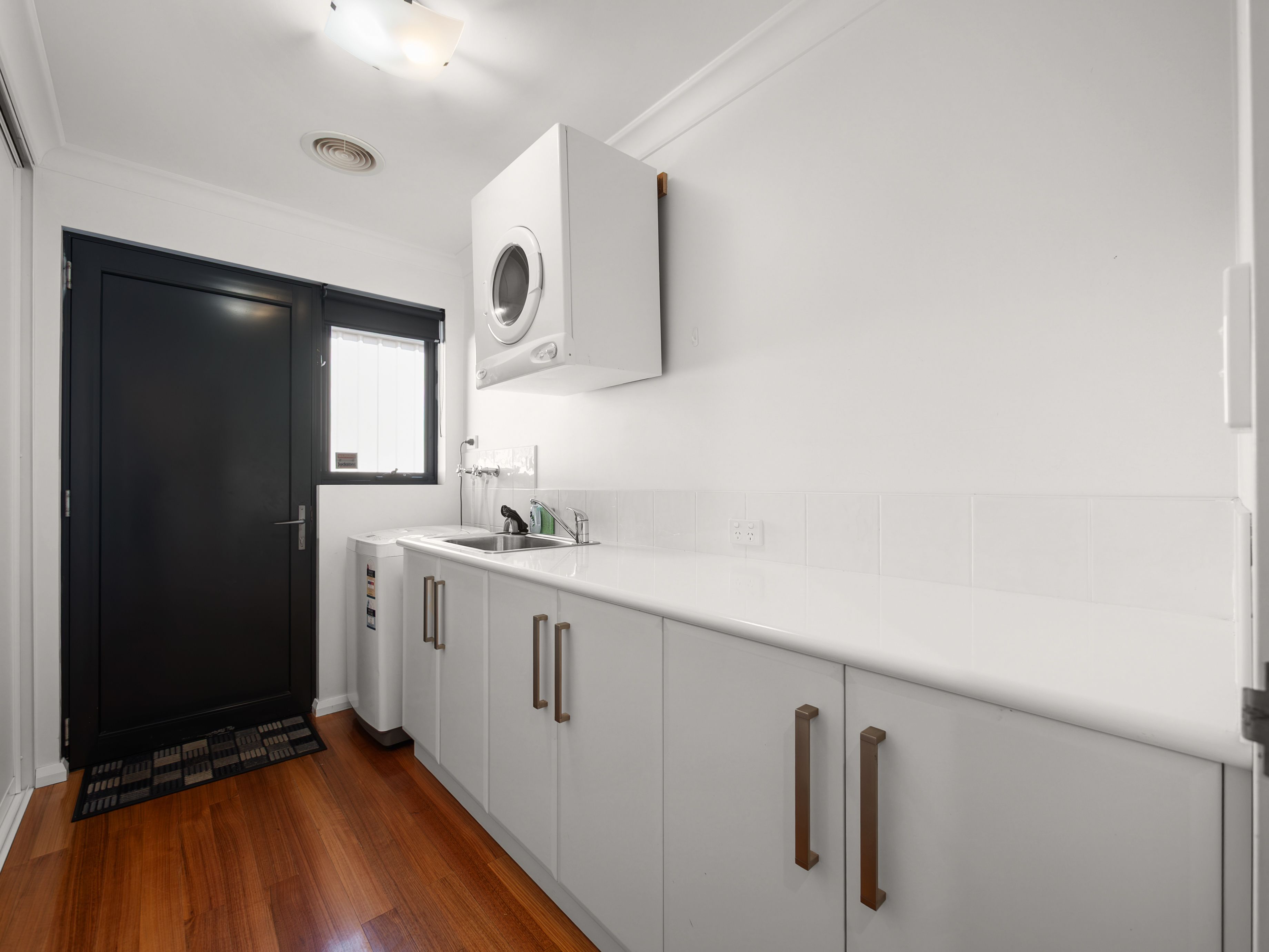 16 Isabelle Court — photo 18 of 27