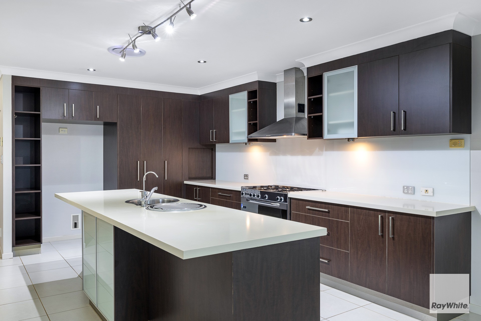 17 Lindeman Place, Redland Bay, QLD 4165