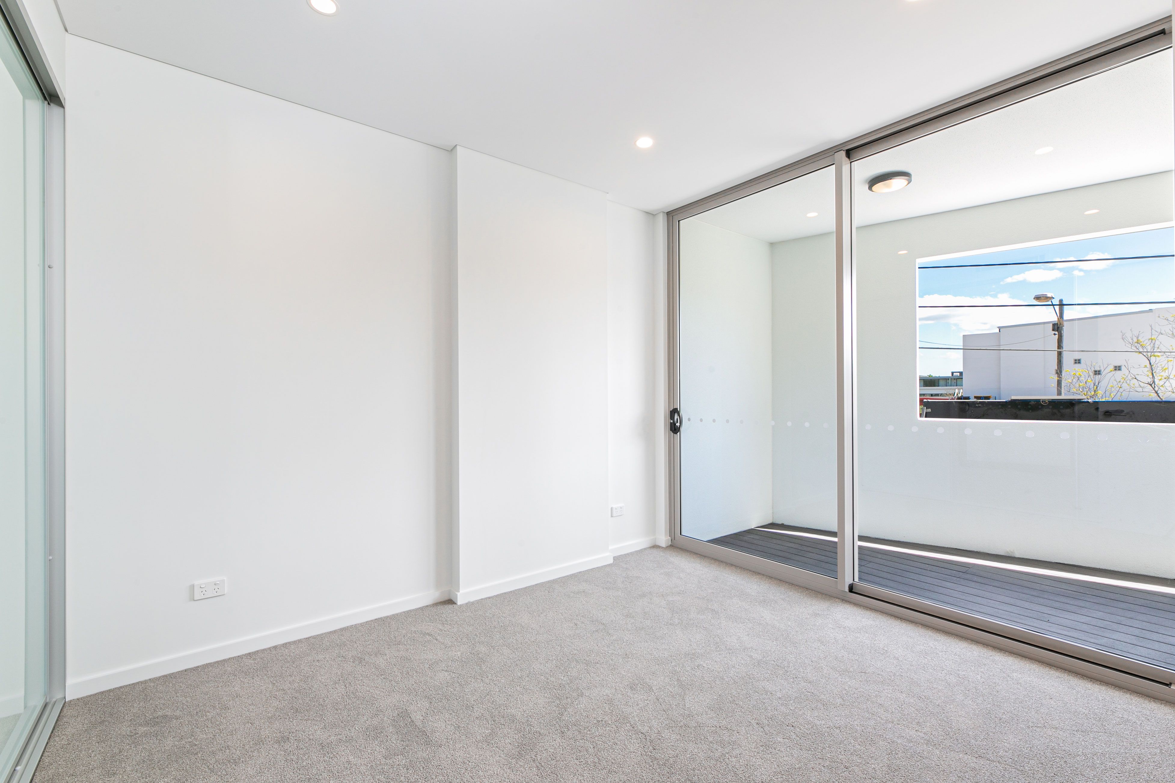 102/169 Botany Road — photo 3 of 9