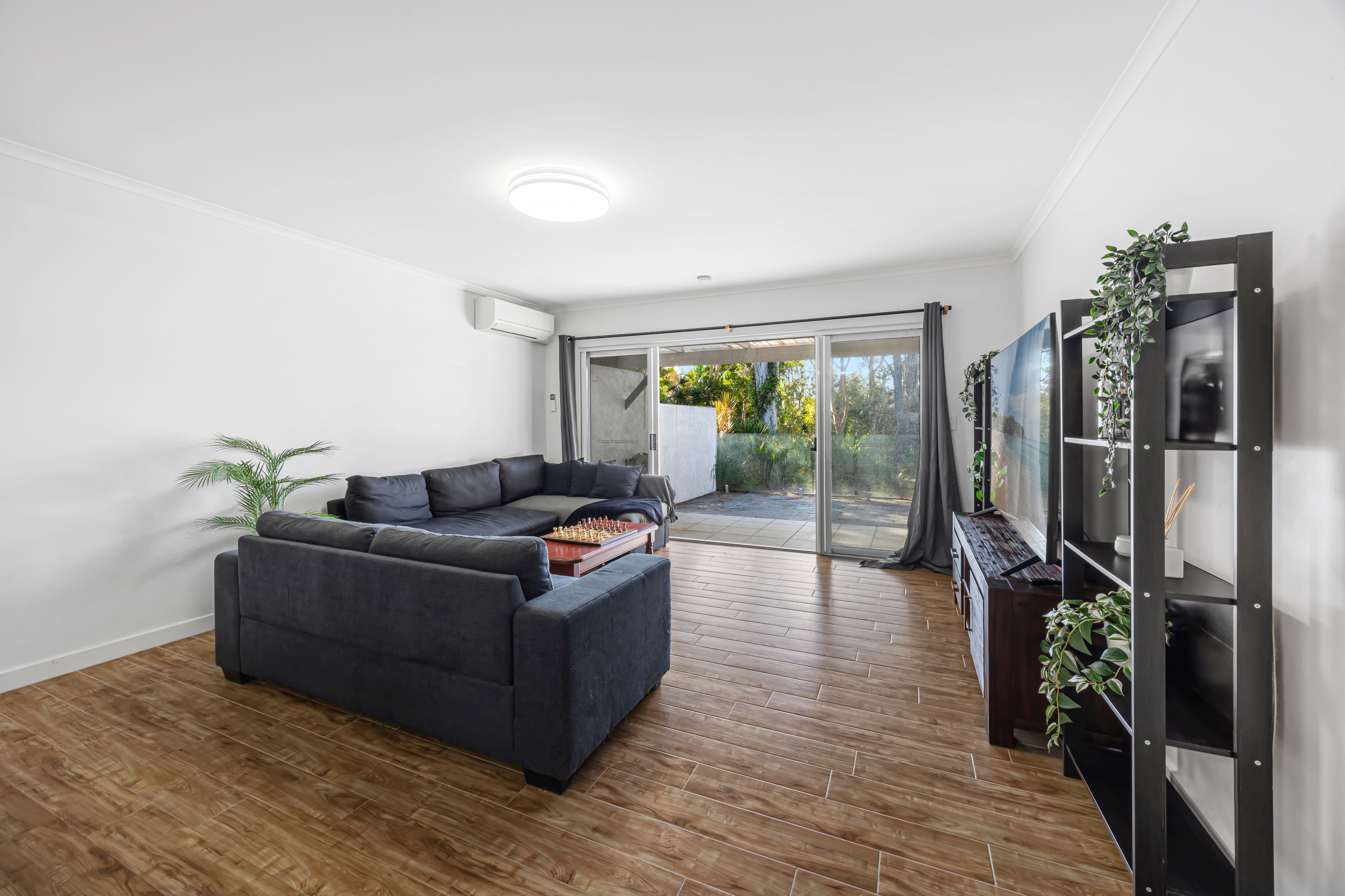 2/1 Moomba Street — photo 5 of 11