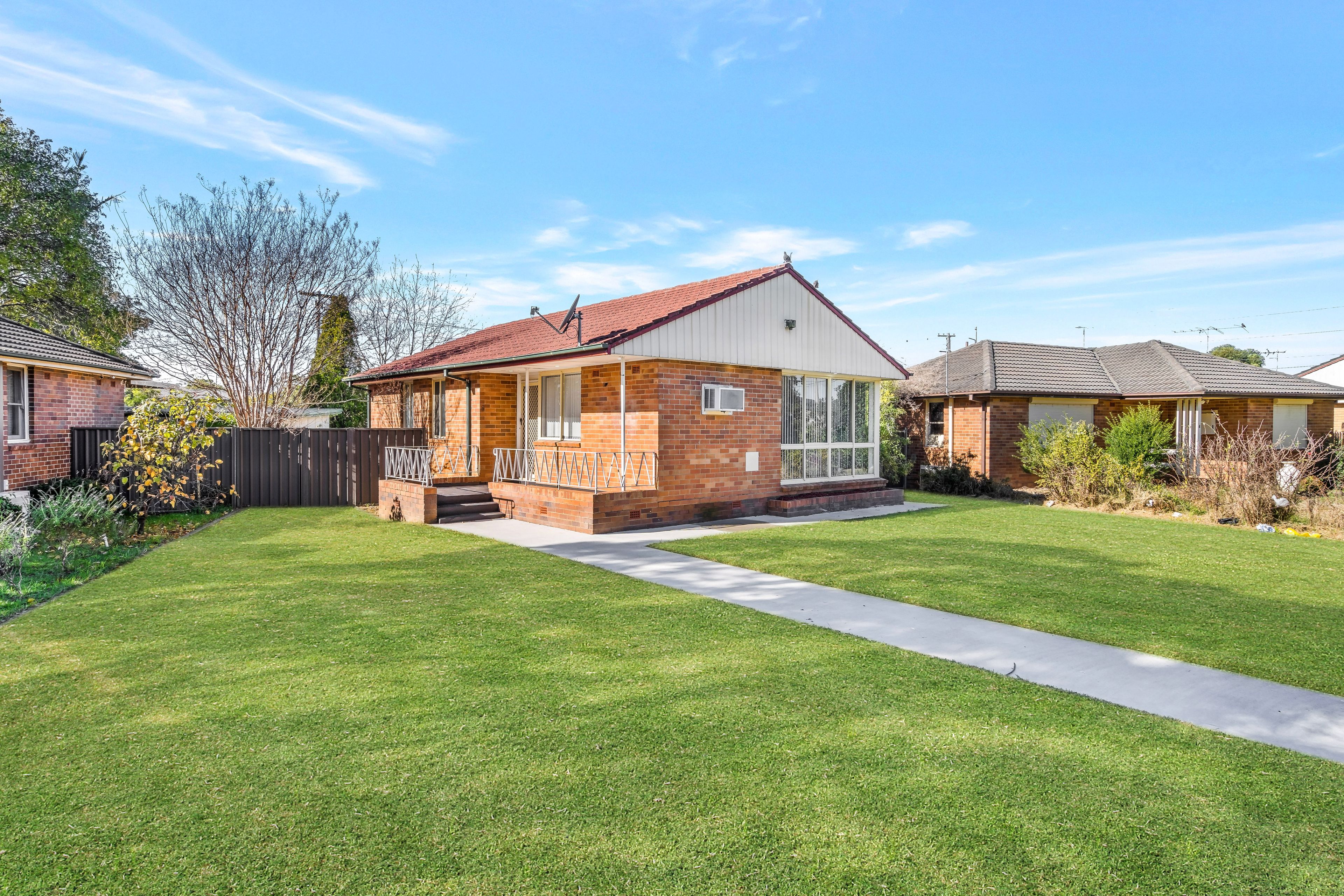 6 WOOLNOUGH Place, Cartwright NSW 2168