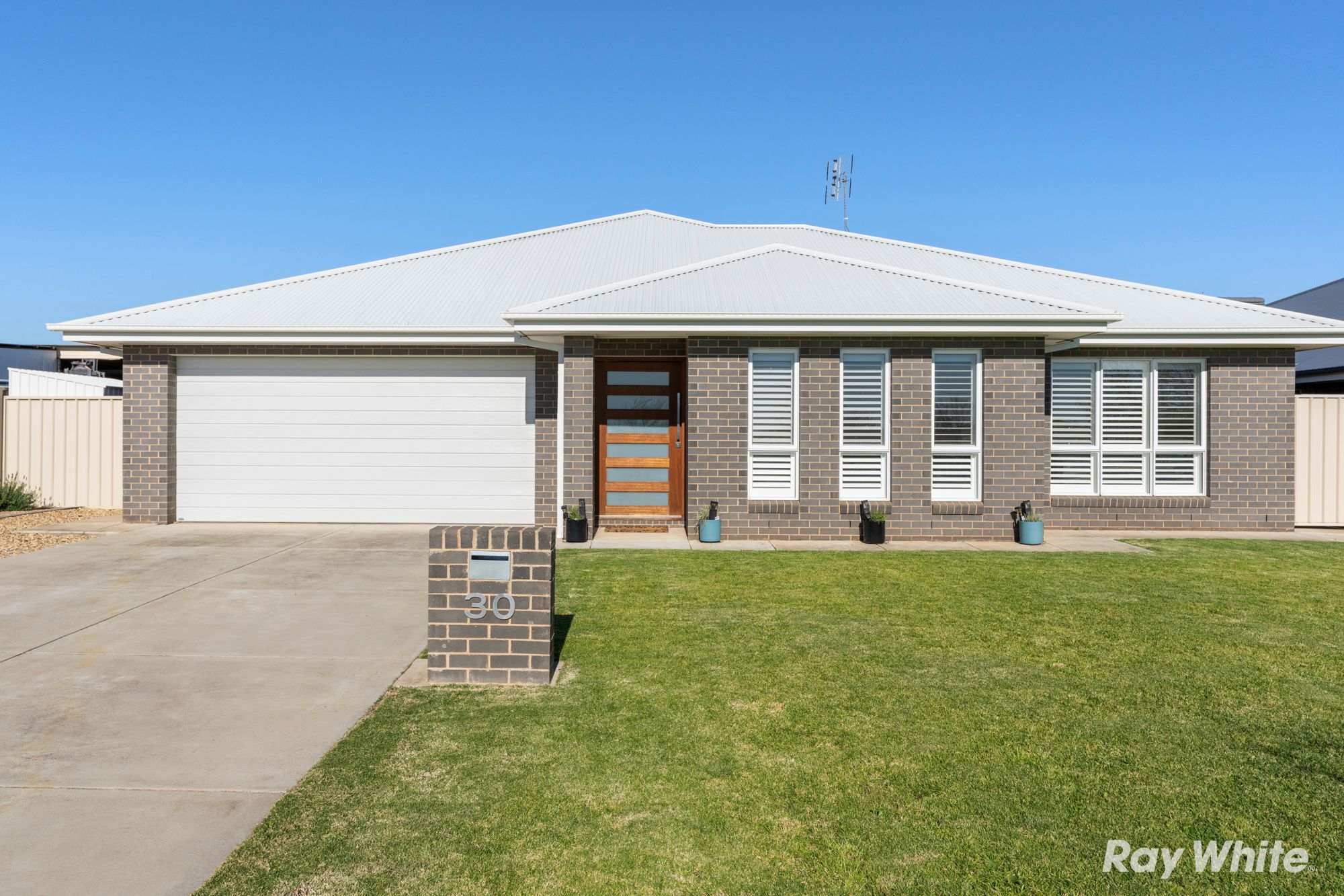 30 Lewis Street South — photo from Ray White Wagga Wagga