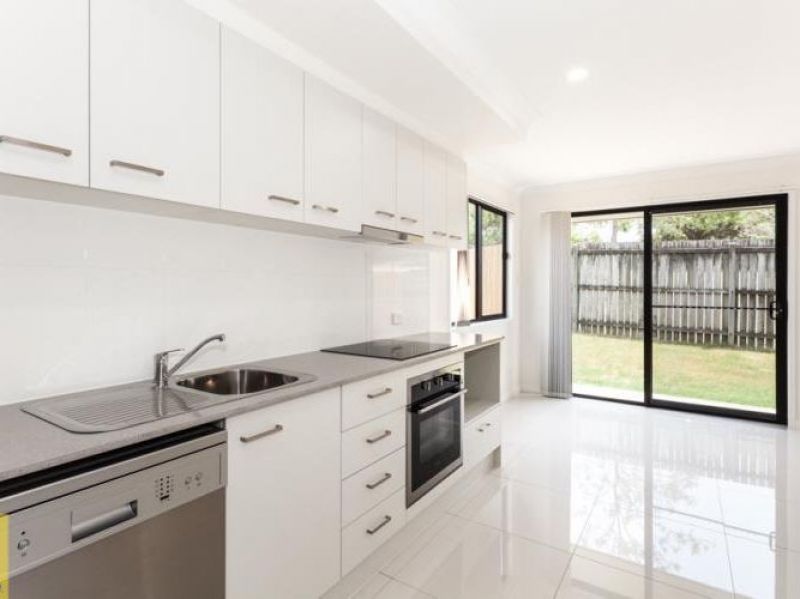 2/25 Wright Crescent, Flinders View, QLD 4305