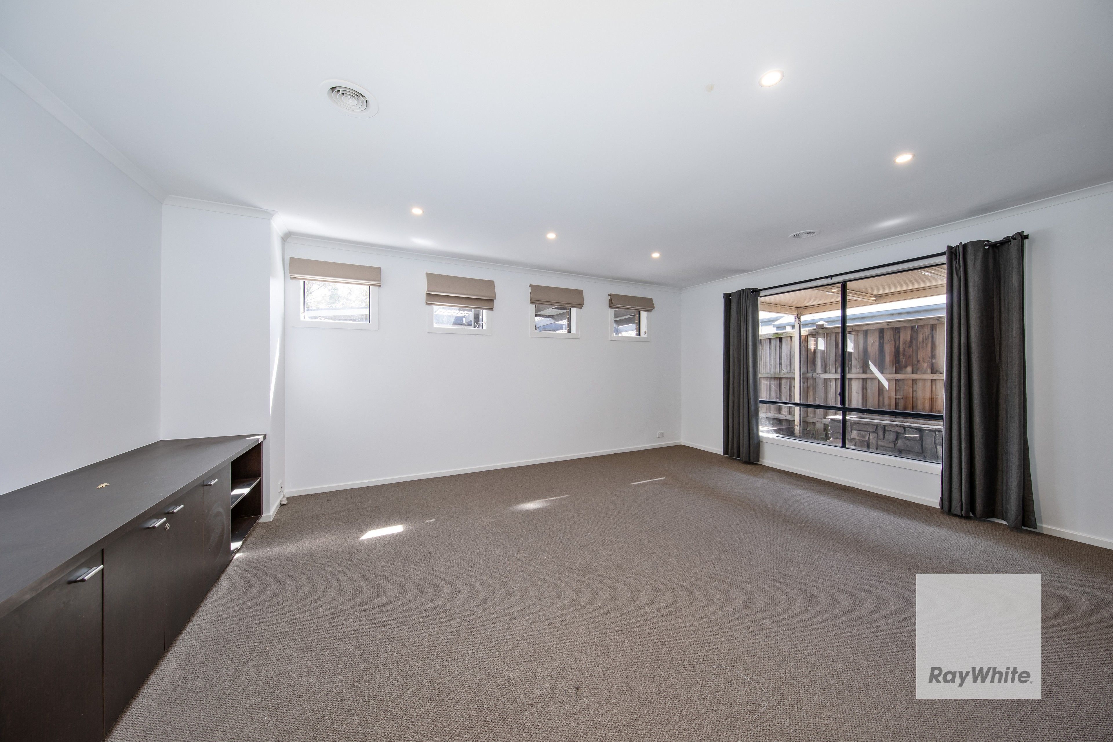 680 Tarneit Road — photo 5 of 9