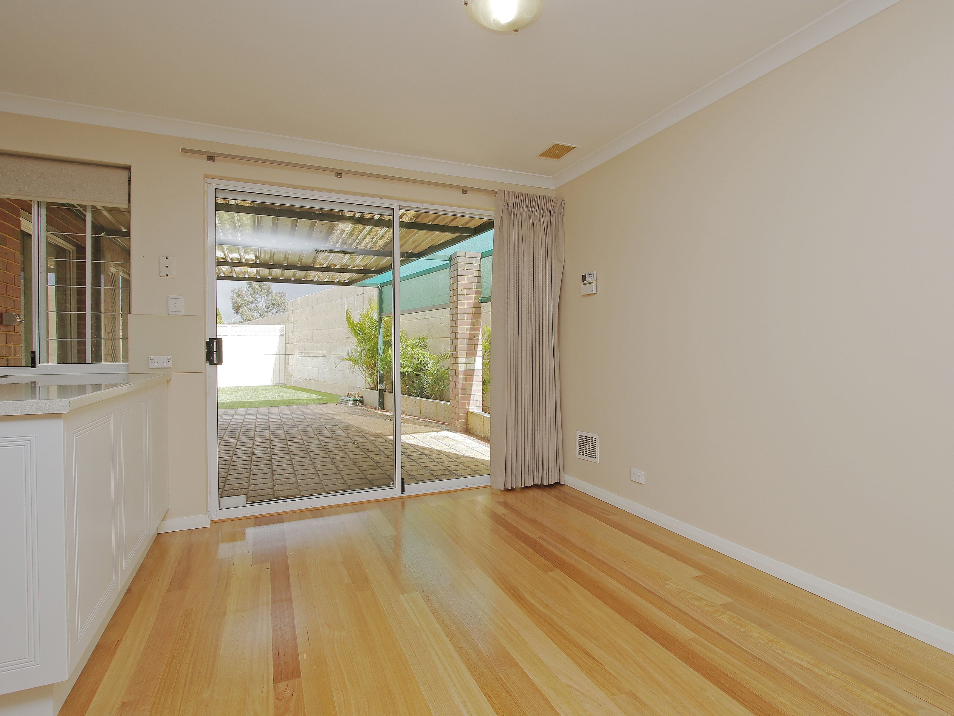 6/201 Glen Iris Drive — photo 4 of 27