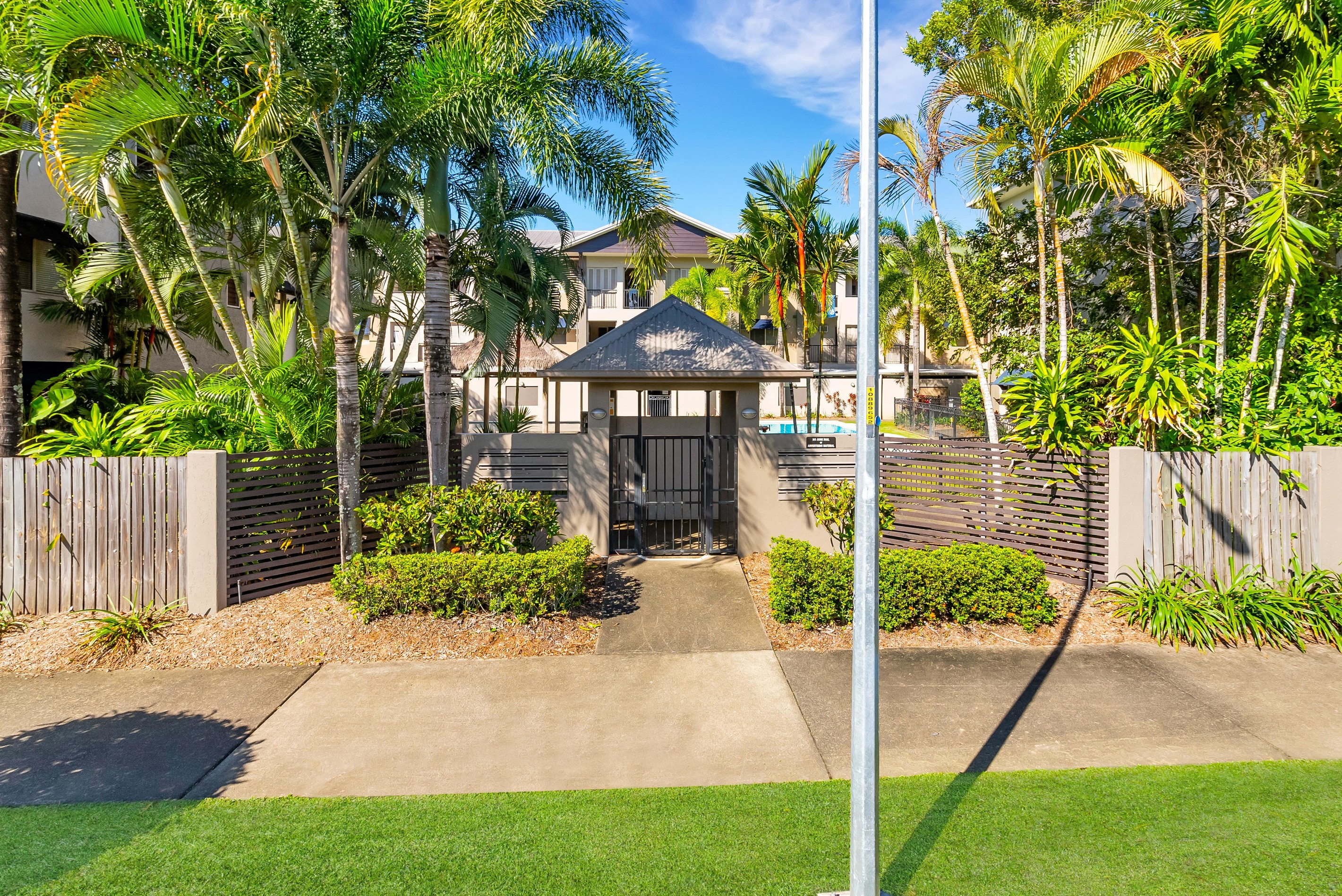 206/2-8 Centenary Close, Manoora, QLD 4870
