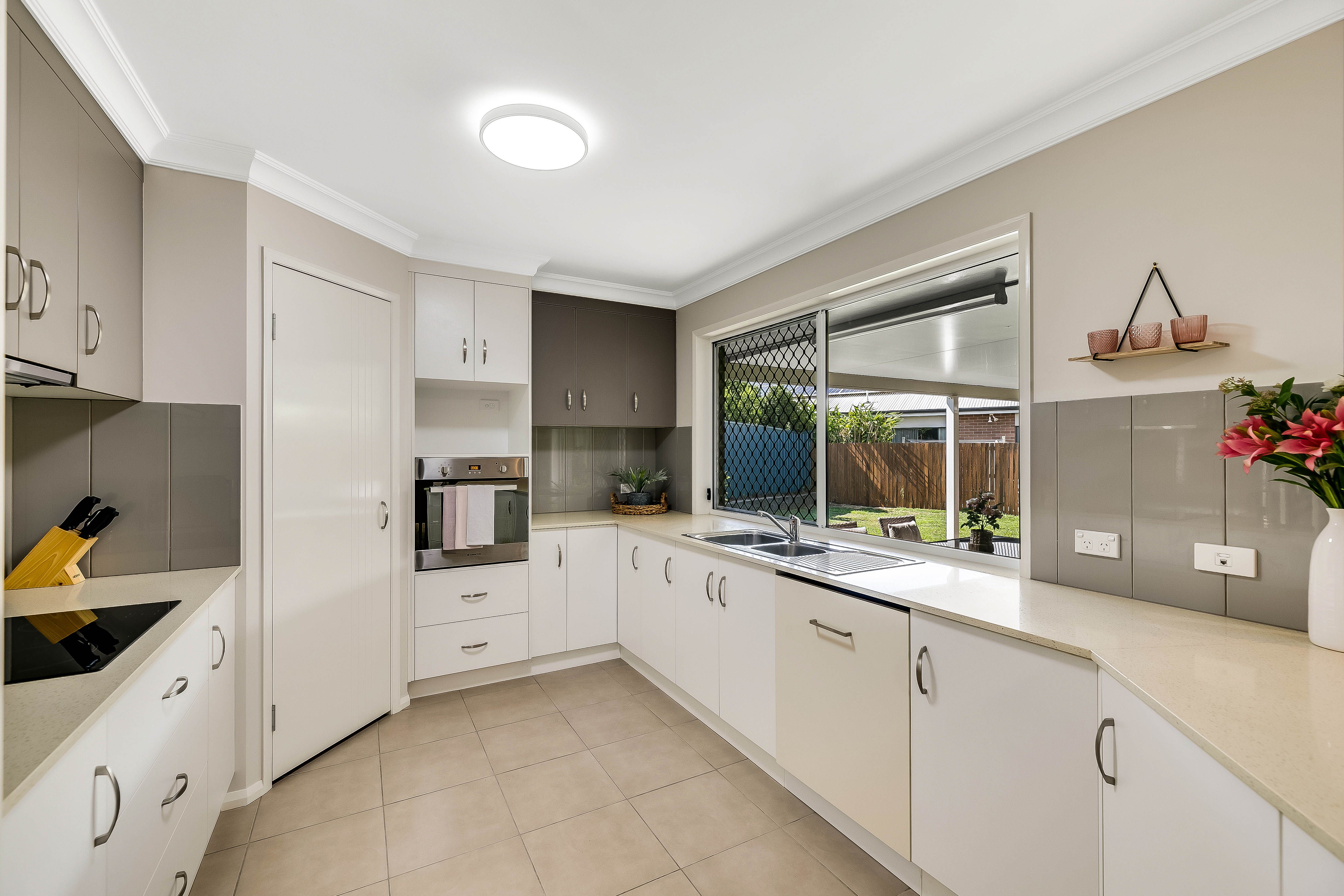 11 Blades Court, Middle Ridge, QLD 4350