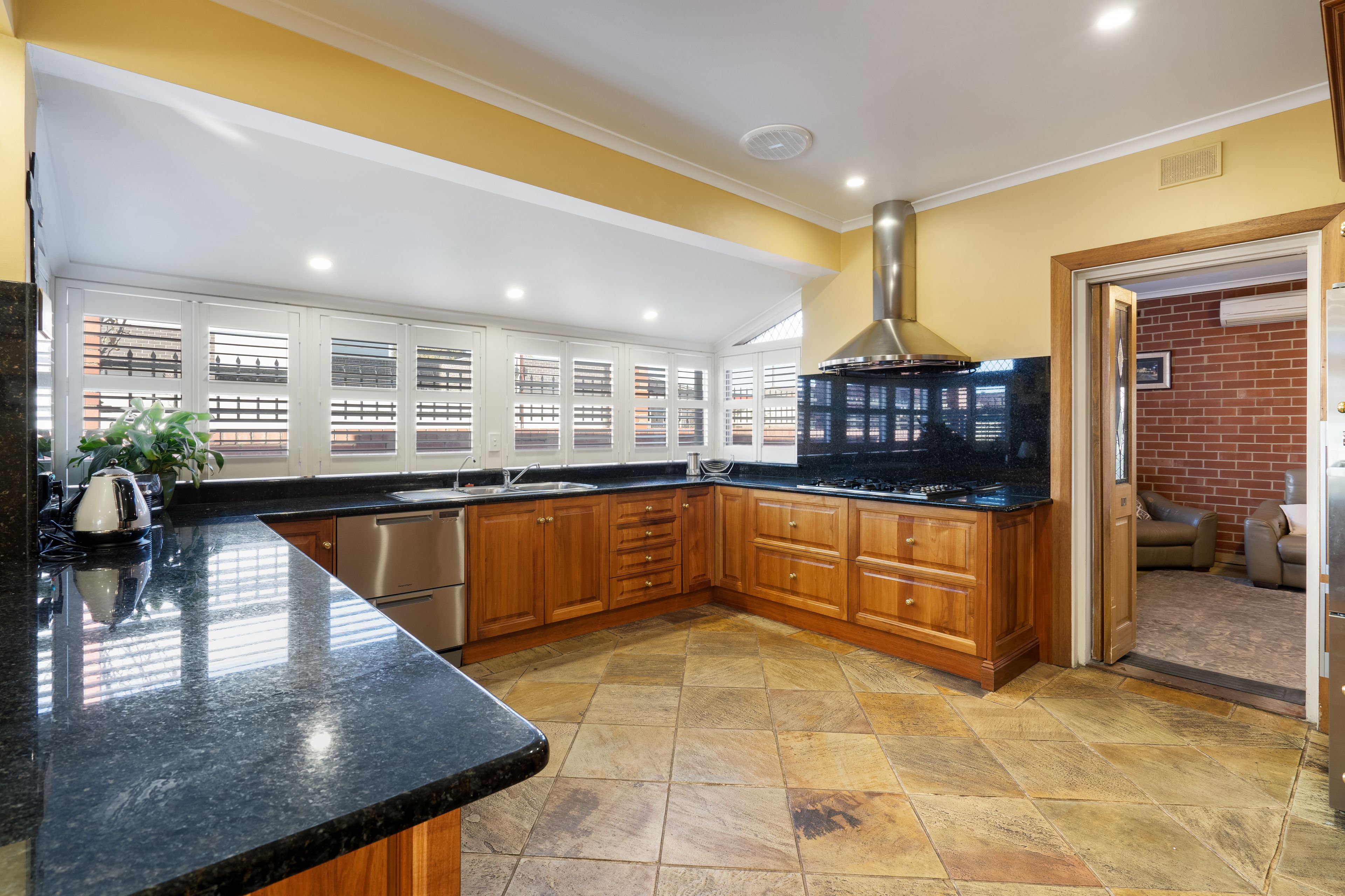 10 Ray Street, Findon, SA 5023