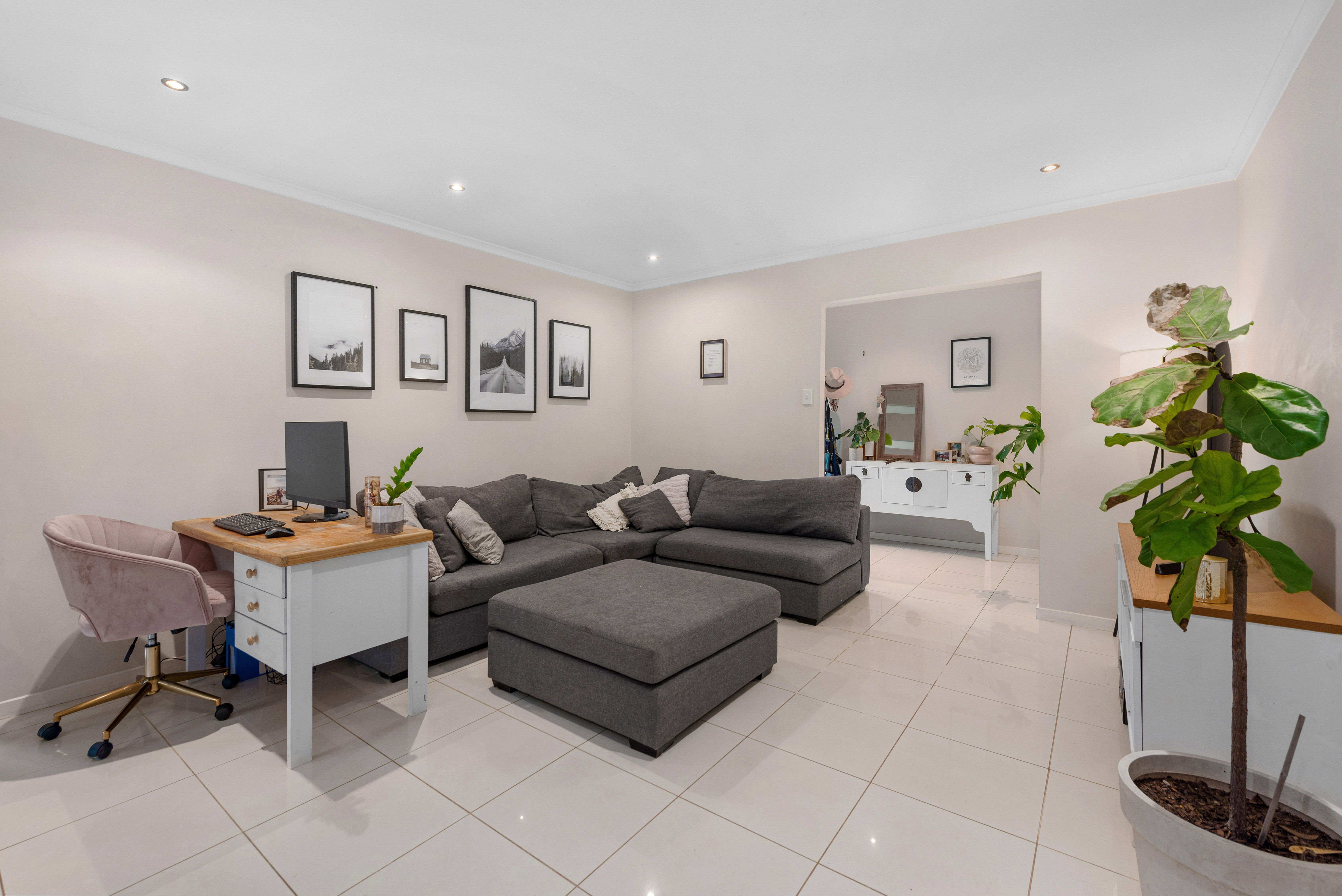 8 Guide Street, Jamboree Heights, QLD 4074