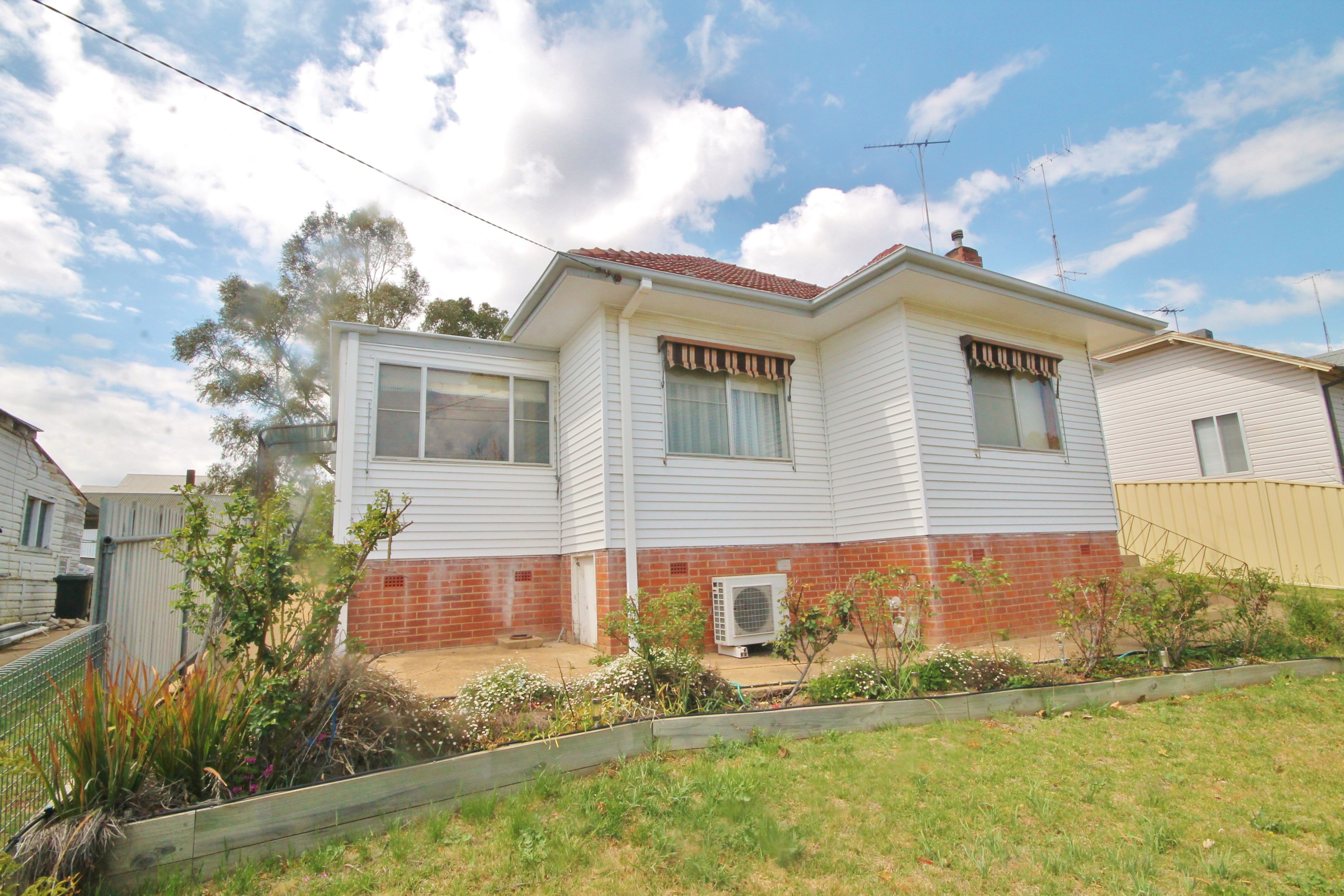 4 Main Street, Young, NSW 2594