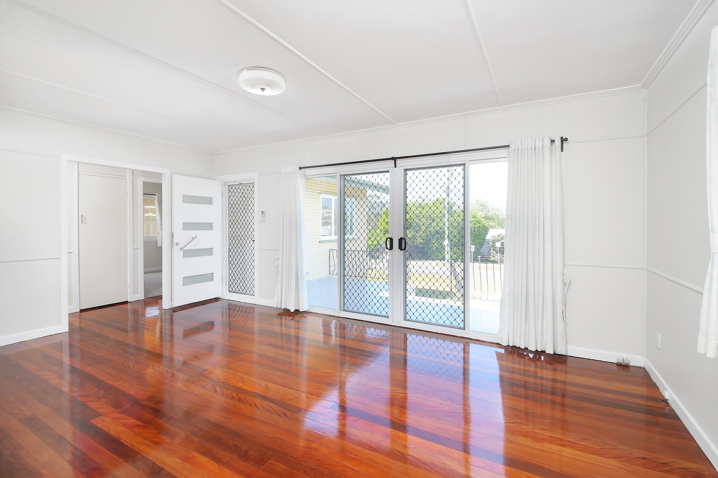 16 Rheims Street, Holland Park West, QLD 4121