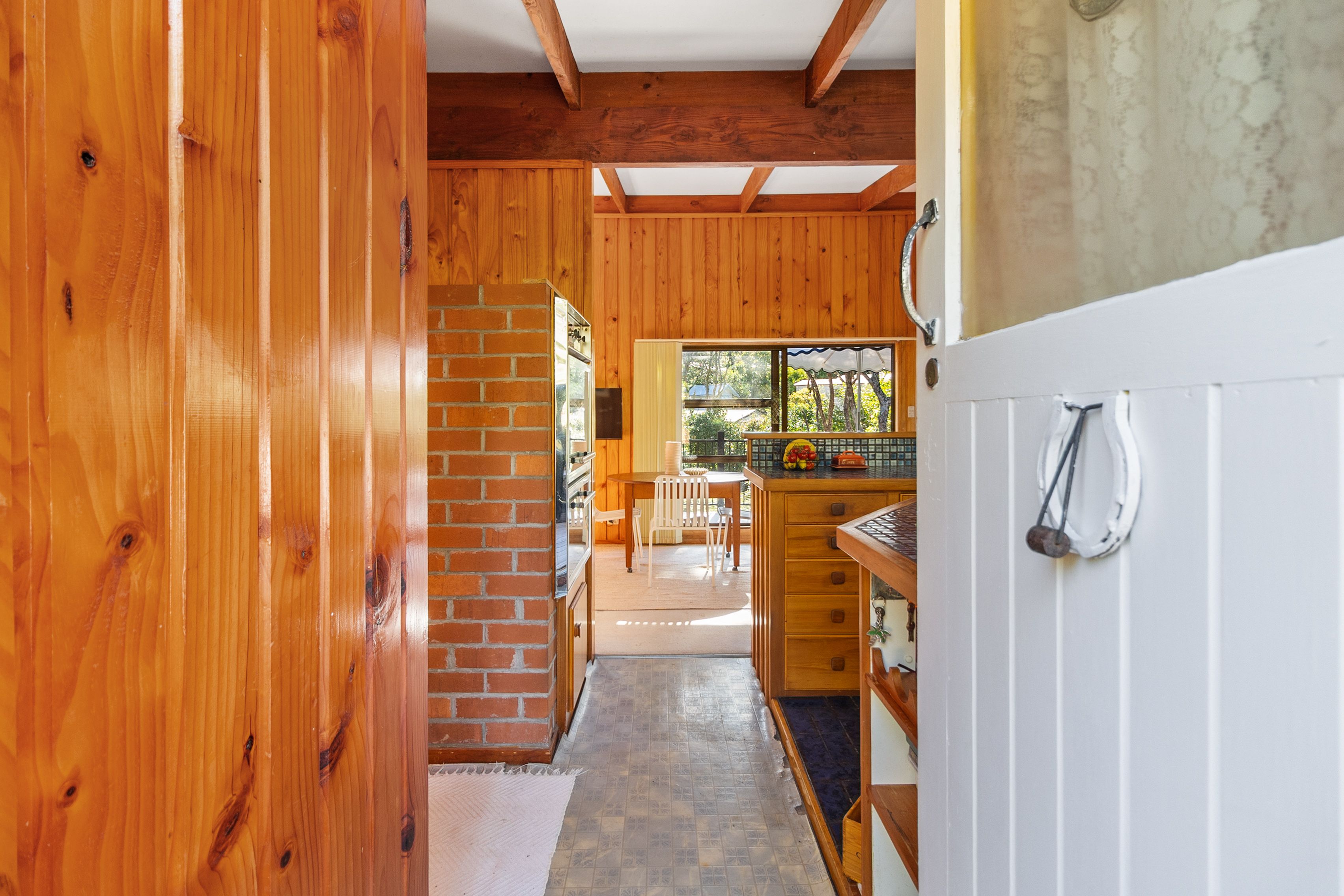 10 Crescent Road East, Ostend, Waiheke Island