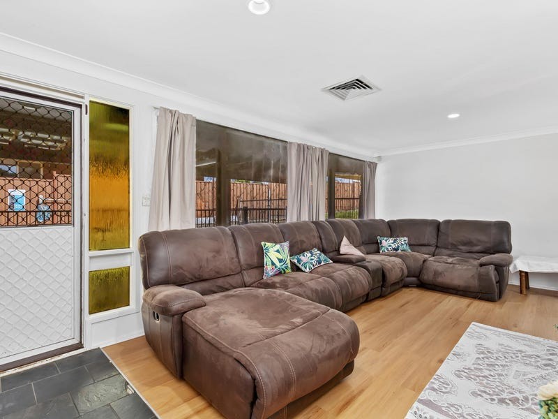 24 EXPLORERS Way, St Clair, NSW 2759