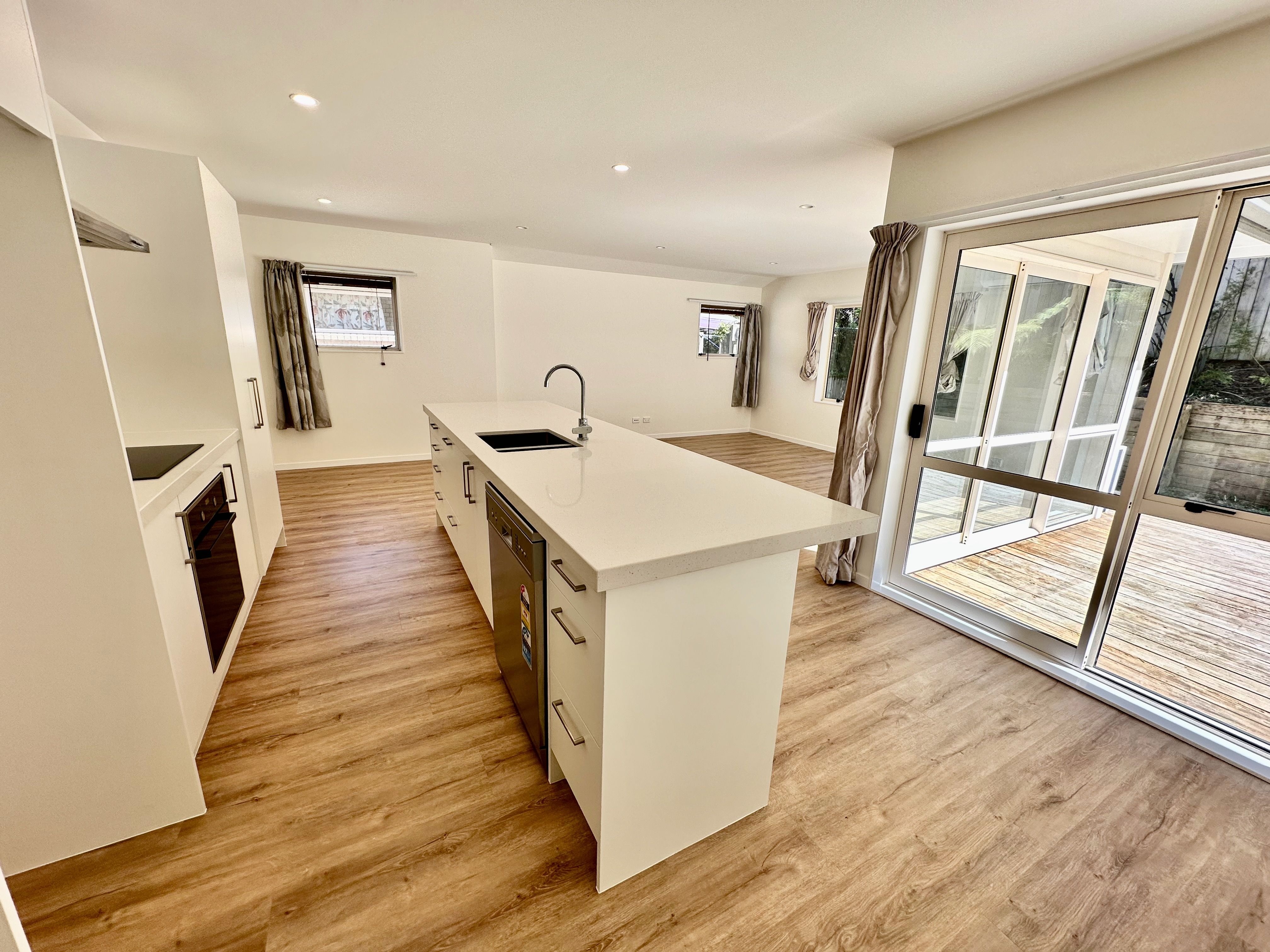 27A Easton Park Parade, Glenfield, North Shore City