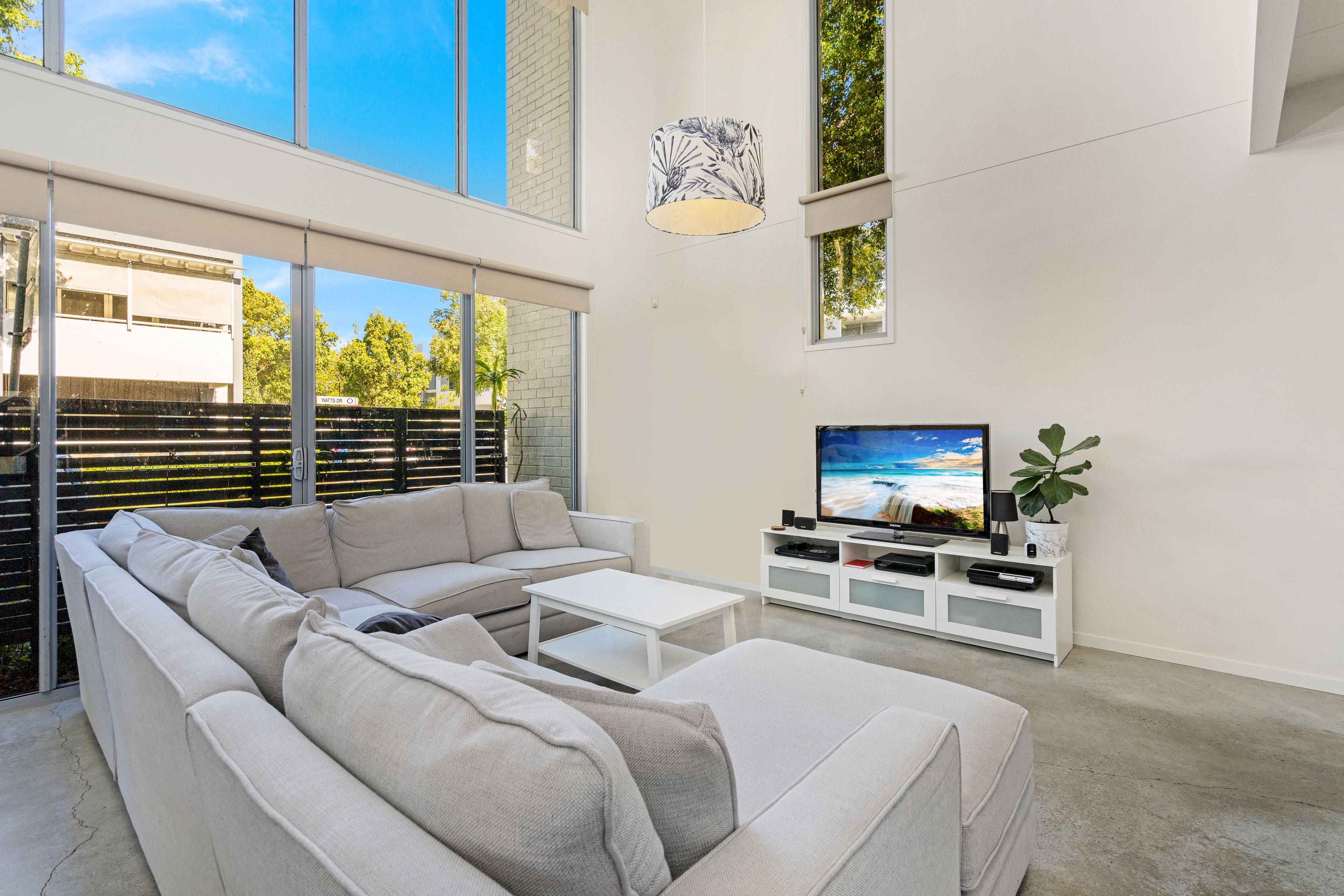 4 Moores Crescent, Varsity Lakes, QLD 4227