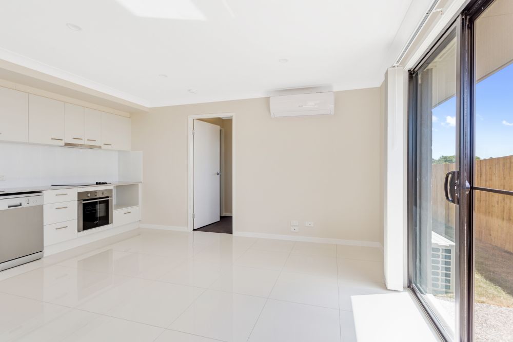 2/2 Myrtleford Crescent, CAMBOOYA, QLD 4358