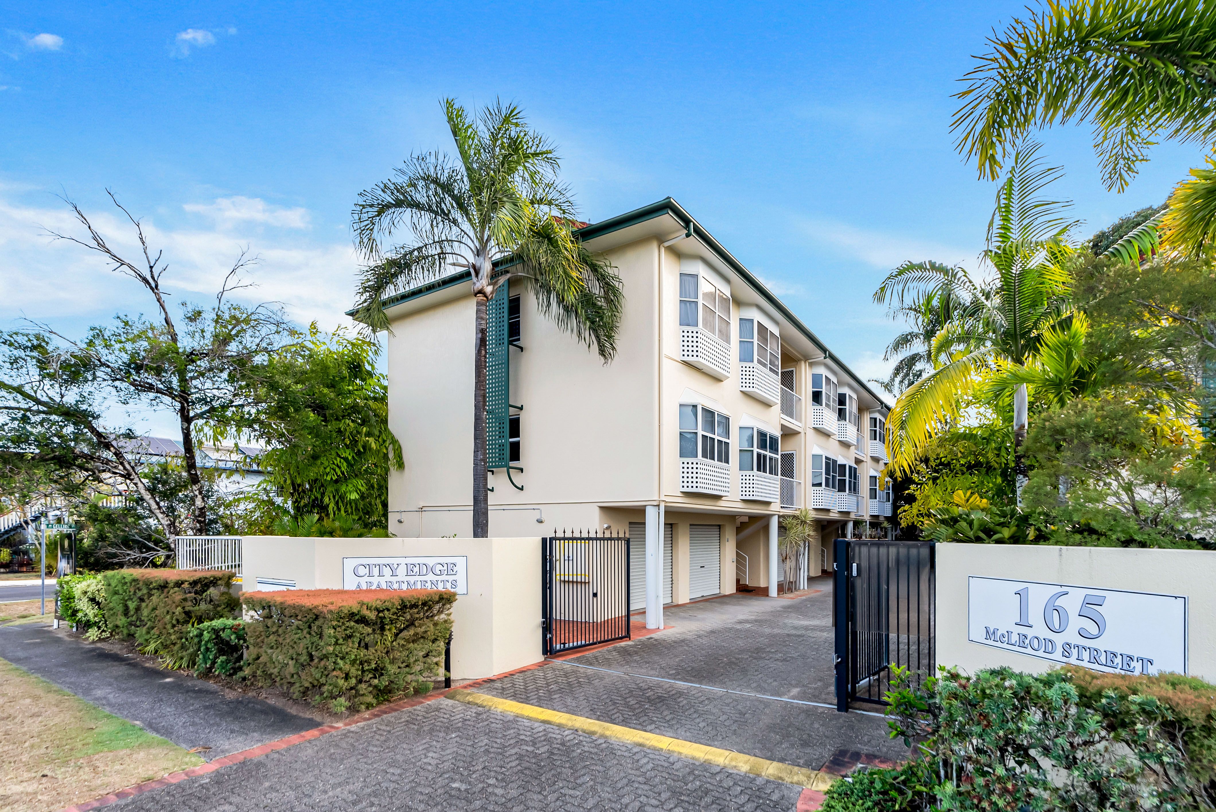 165-169 Mcleod Street, Cairns North QLD 4870