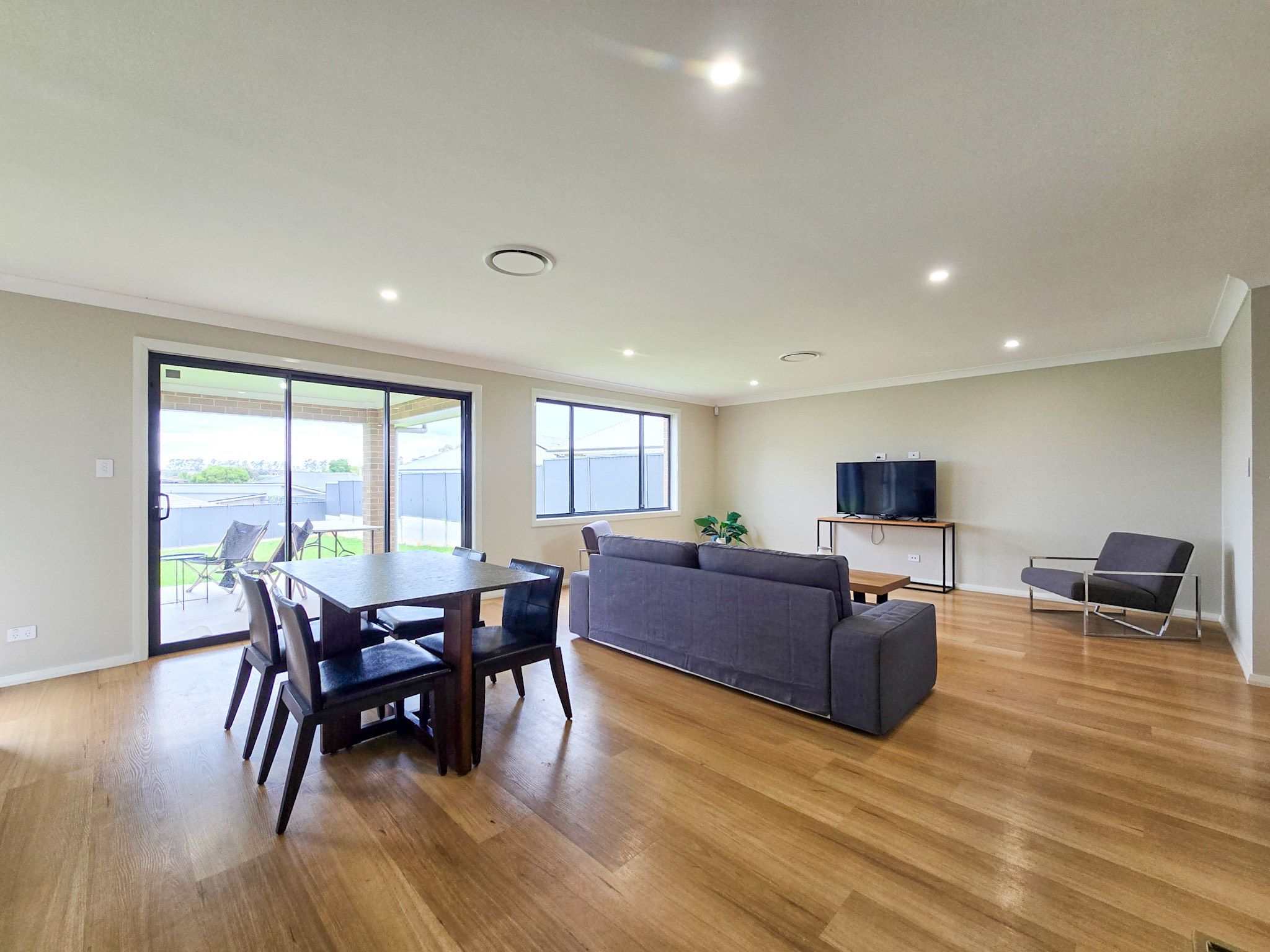 27 Illyria Street, Rosemeadow, NSW 2560