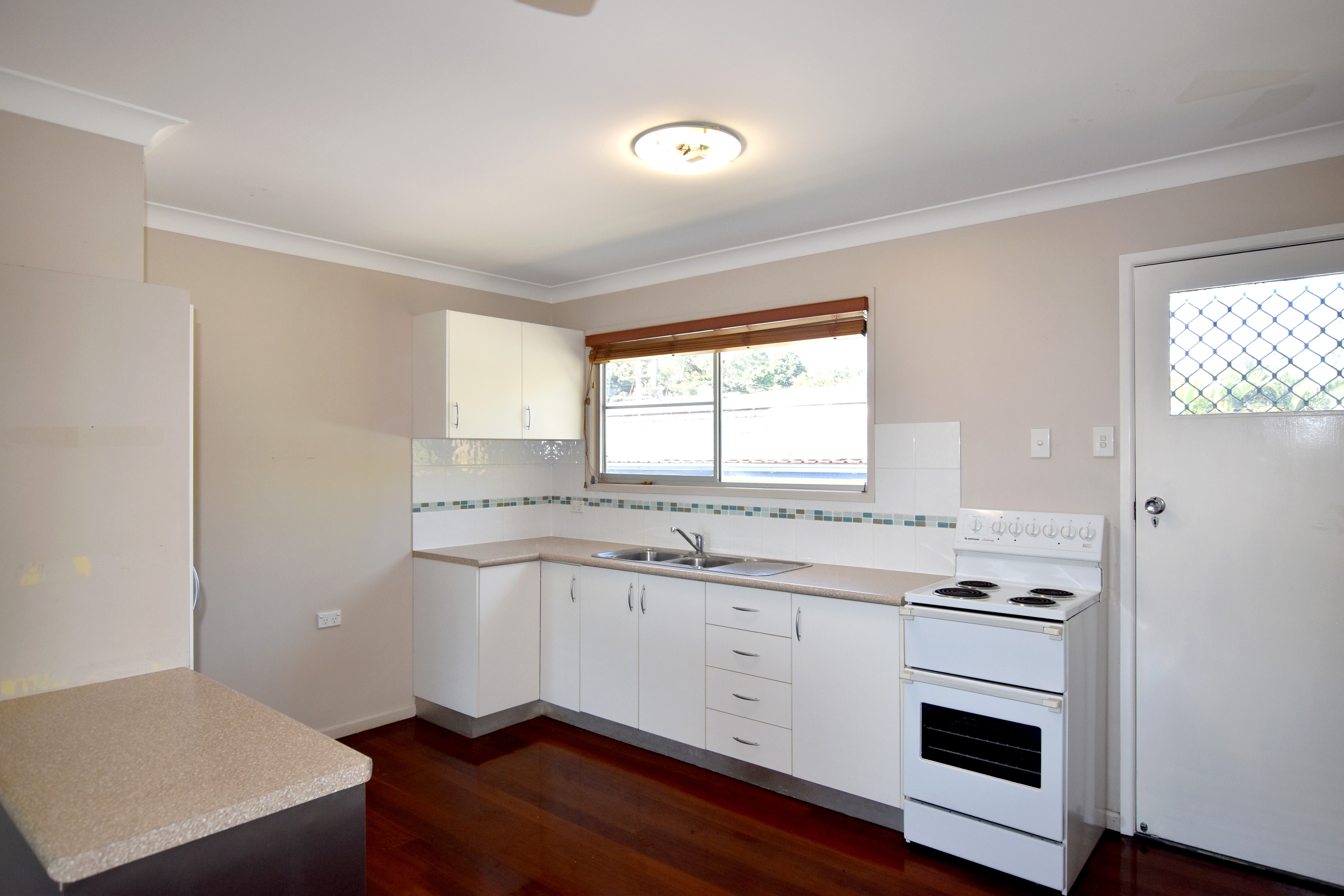 2/1 Walters Avenue, West Gladstone, QLD 4680