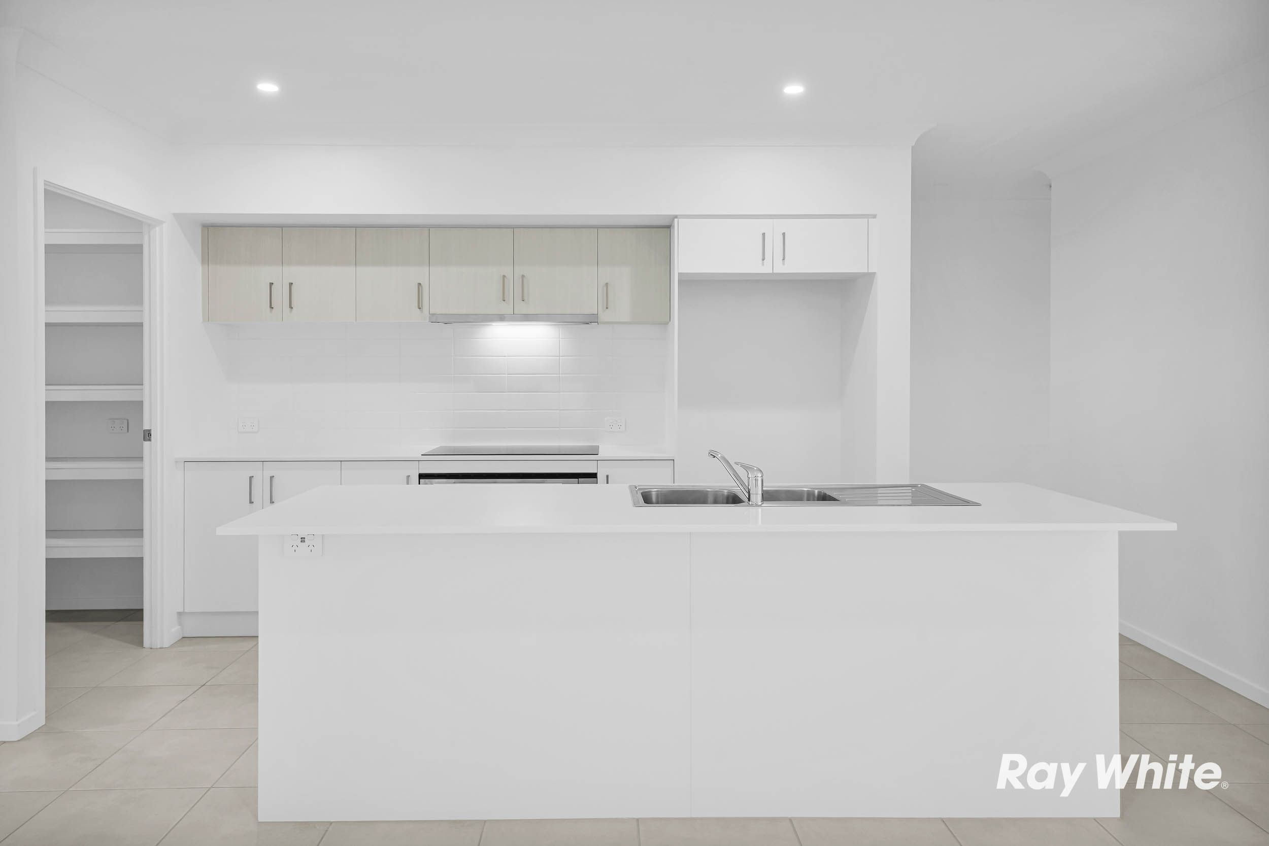 96 Auburn Crescent — photo 3 of 13
