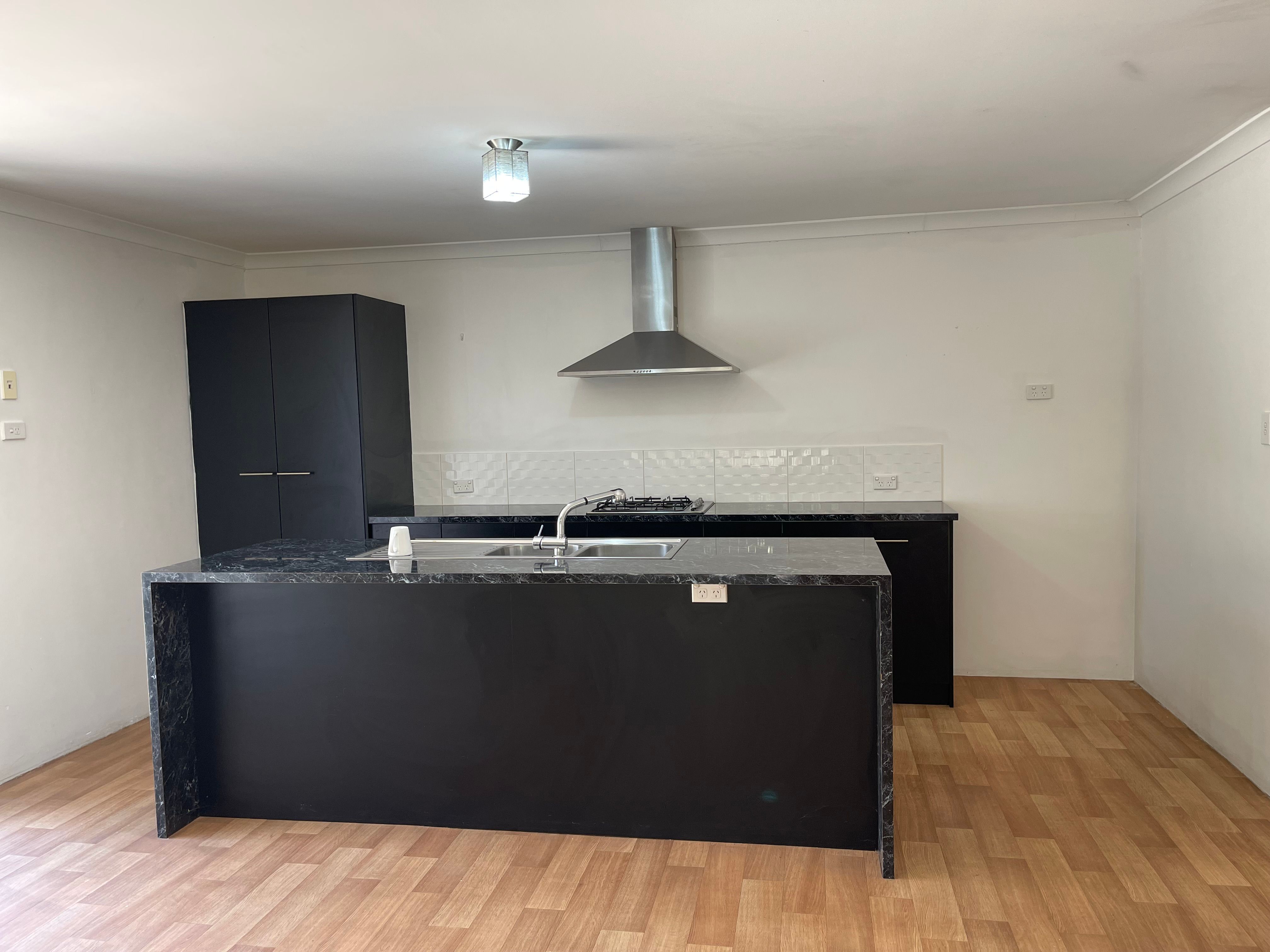 24 Central Road, Wonthella, WA 6530